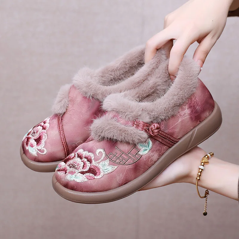 Women's Winter Embroidered Shoes Traditional Chinese Style Fur Lined Warm Casual Shoes Ladies Non-Slip Comfortable Walking Shoes