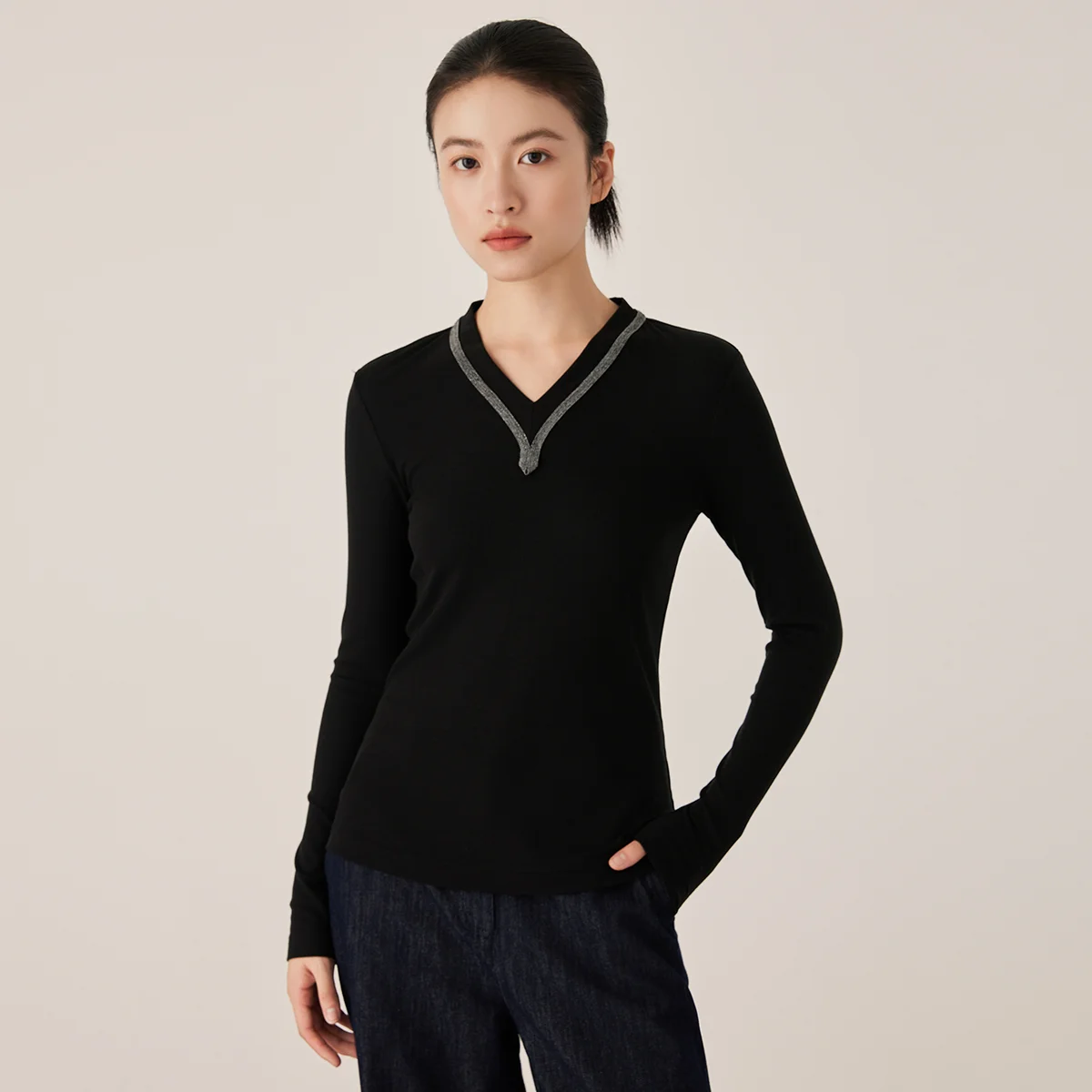 KX7523349 Top de manga larga con cuello en V acanalado para mujer, tela mezclada, ribete en contraste, moda de otoño, ropa para mujer