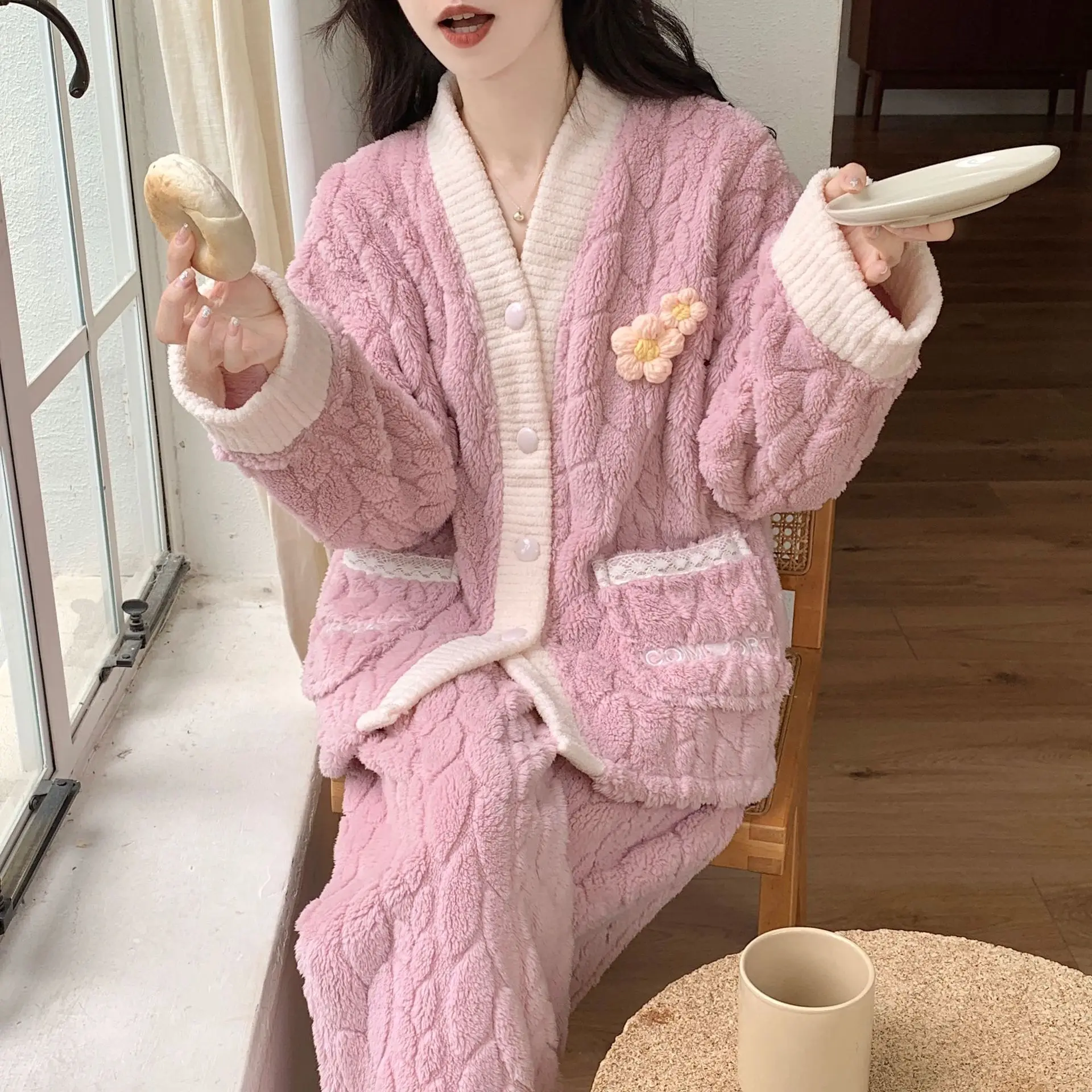 2024 Winter New Velvet Thickened Pajamas Coral Velvet Pajamas Women Can Wear Externally V-neck Home Furnishing Set