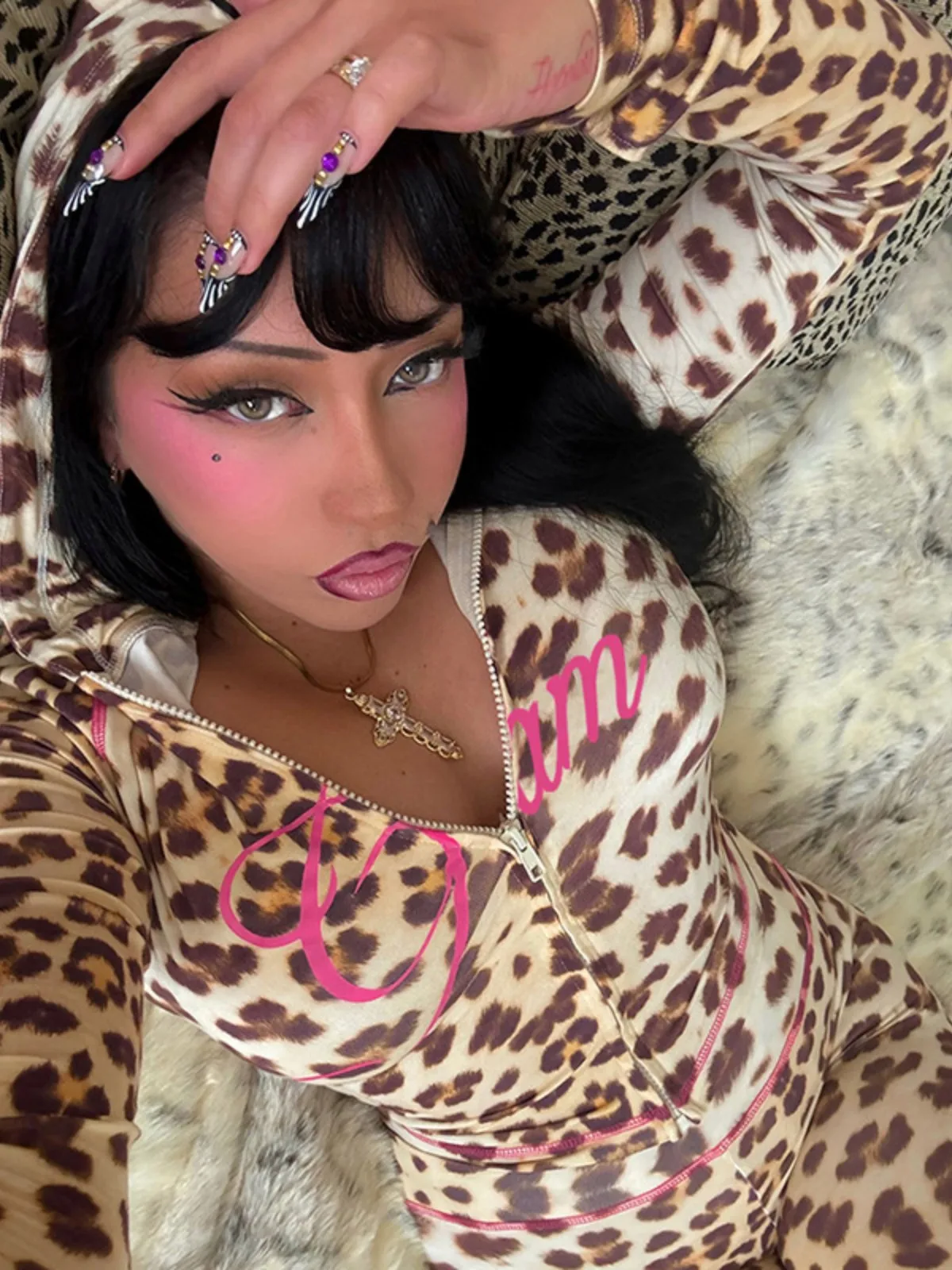 

Осенний комплект Pinkbomb Spicy Girl с леопардовым принтом Millennium Y2K Long Sve, кардиган на молнии с капюшоном и пуговицами для большого пальца, длинные брюки Faio...