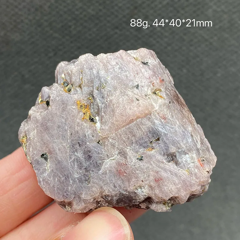100%  Natural Myanmar ruby Mineral Specimens Stones，Crystals Ornaments collectibles