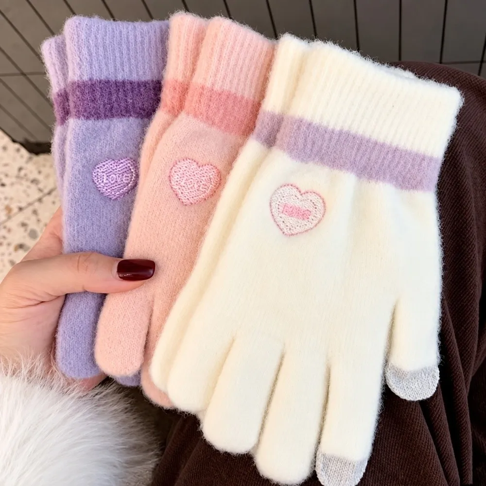 Cute Polyester Touch Screen Gloves Candy Color One Size Winter Warm Gloves Heart Embroidery Fuzzy Cold Proof Gloves Daily Wear