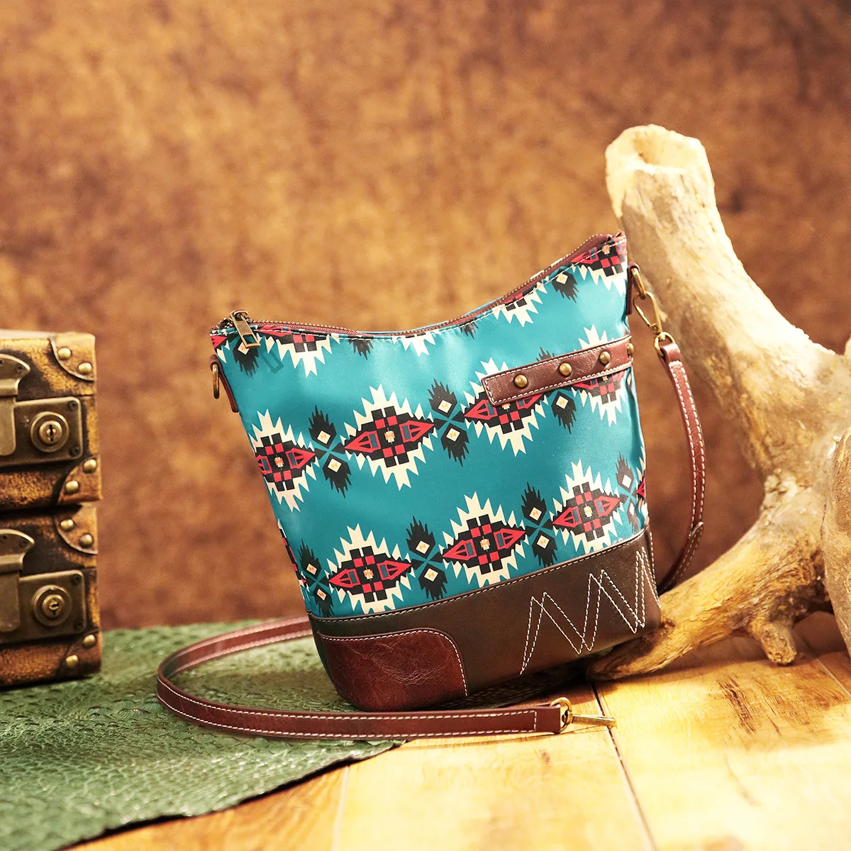 

Retro Women's Bohemian Printed Twill Waterproof Fabric Crossbody Shoulder Bag