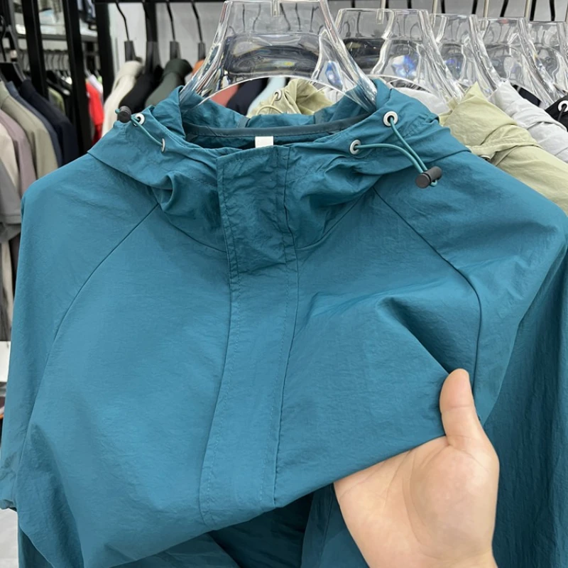 UPF50+ เสื้อกันหนาวหมวกป้องกันแสงแดดสําหรับบุรุษและสตรีผ้าน้ําหนักเบาเหมือนผิว 100% โพลีอะไมด์ UV Blocking ระบายอากาศได้และแห้งเร็ว