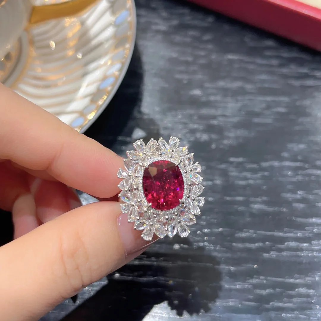 Brilliant Diamonds Small Flowers Light Luxury High Quality Oval Ruby Rings for Women Sparkling Exquisite Ring Wedding Jewelry