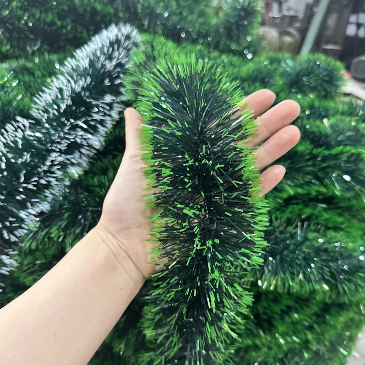 2-meter encrypted Christmas decoration with snowflake and woolen strips, scene arrangement with colorful stripes and ribbons