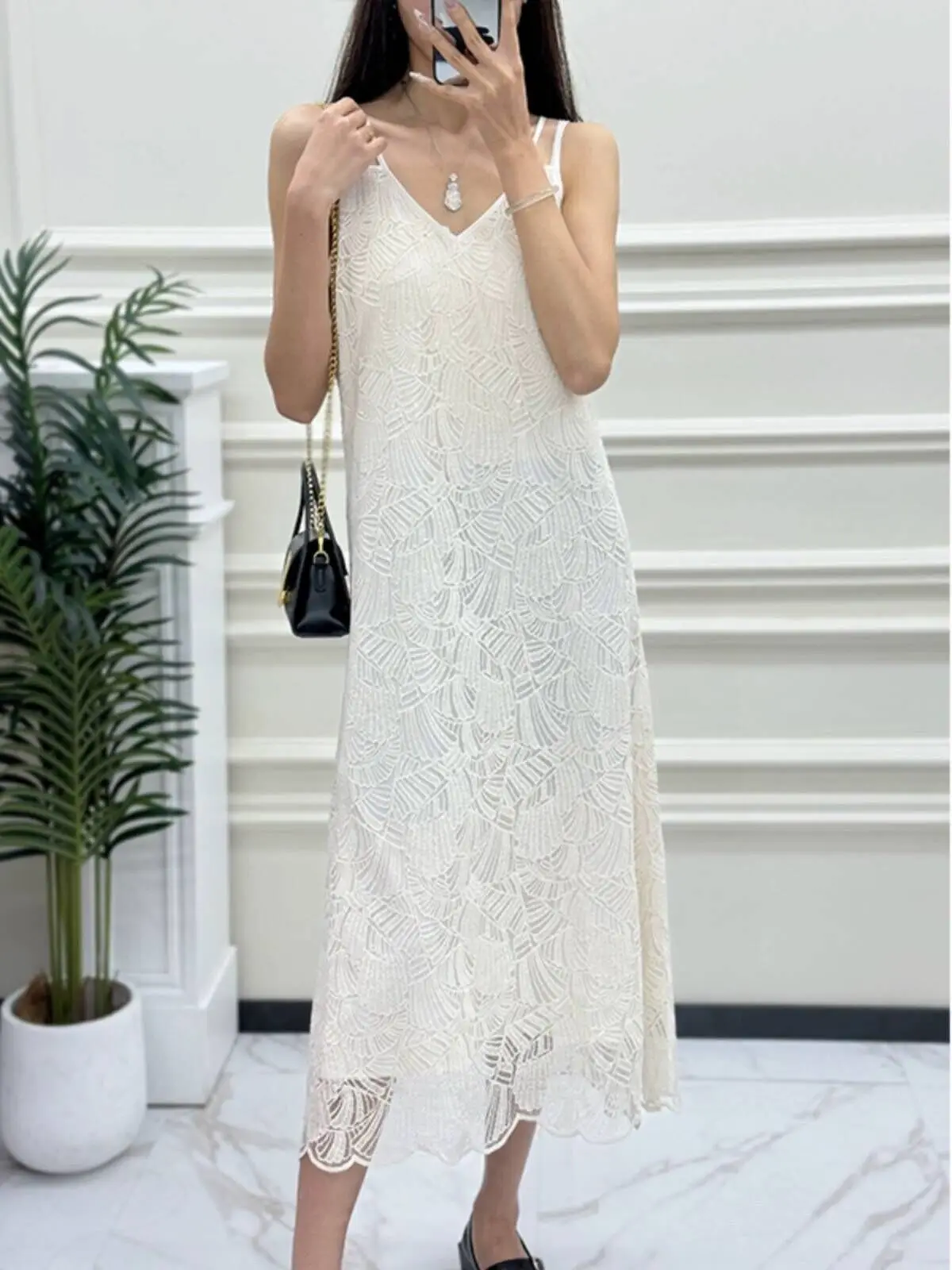 

European Fashion Backless Ins Lace Embroidery V Neck Sequin Suspender Dress Women 2024 Summer Elegant Luxury Party Dress X1023