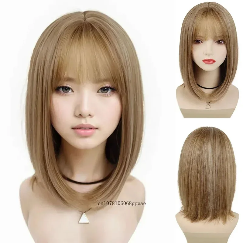 

Натуральные синтетические короткие светло-коричневые парики, милый прямой парик Боб с челкой для женщин и девочек, термостойкий повседневный костюм для вечеринки
