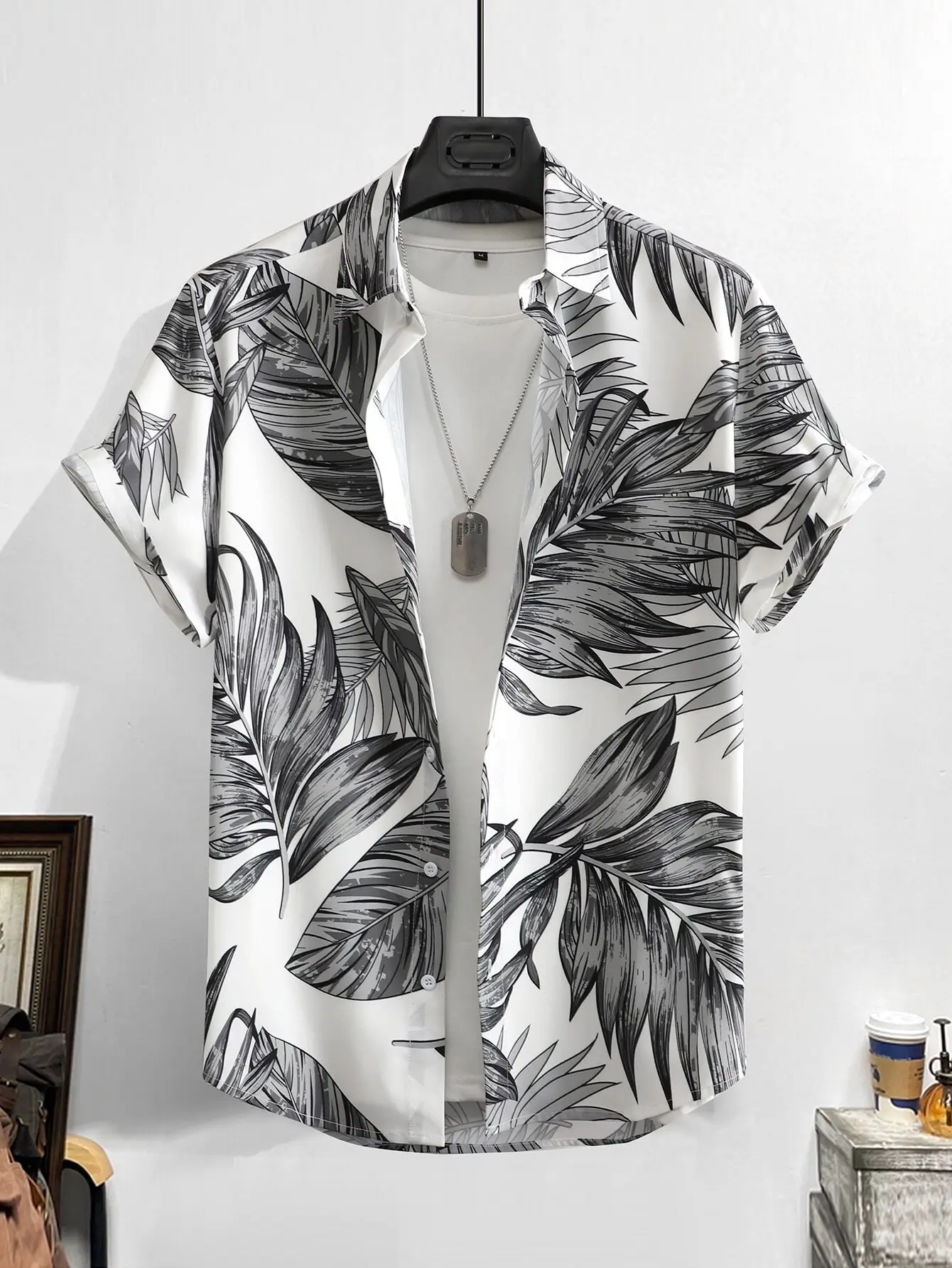 

Men's Short Sleeve Button-Up Shirt with Tropical Leaf Print, Casual Beach Style