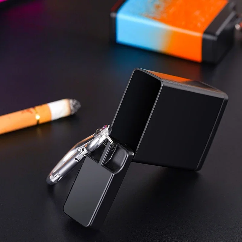 Creative Mini Outdoor Portable Ashtray with Keychain Sealed Alloy Material Ashtray