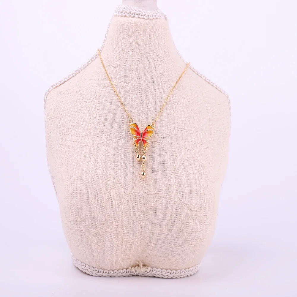 Collana con frange a farfalla da sogno per donna, piccola catena pendente, catena con clavicola a farfalla nebbiosa pioggia, Lux leggero squisito