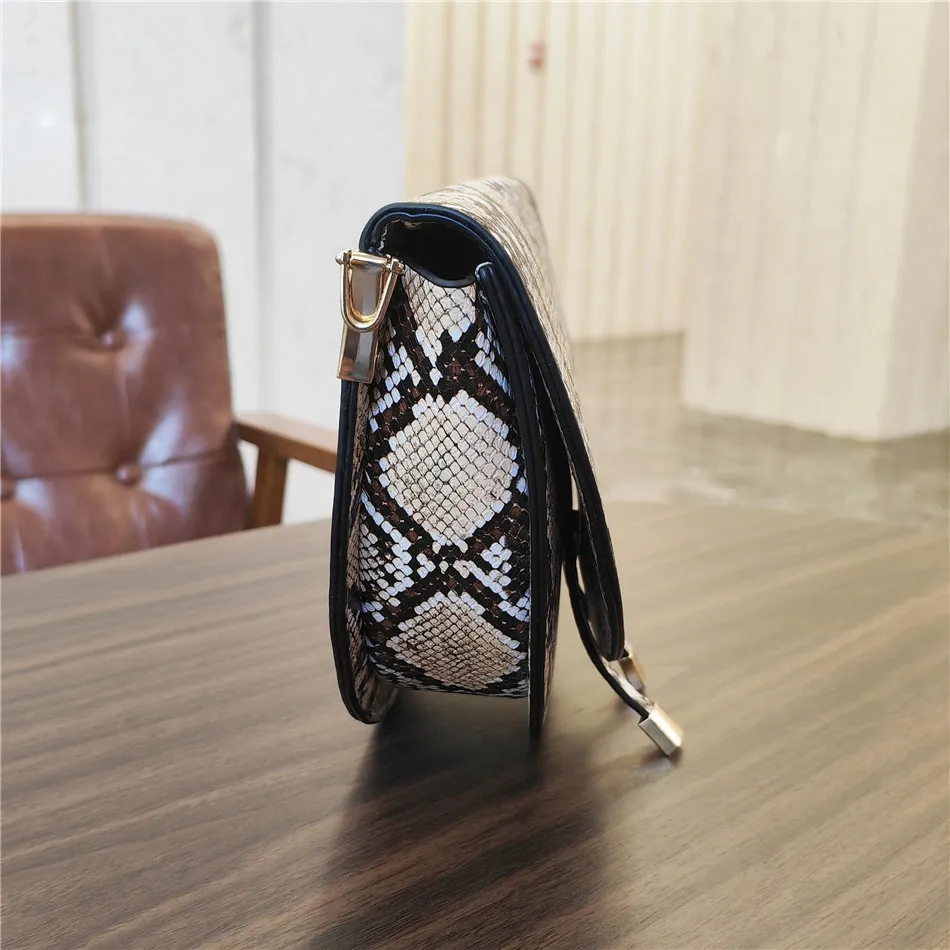 Fashion Snake pattern PU Leather Women Saddle Bag Luxury Shoulder Bags Small Round Handbag lady Crossbody Messenger Bag bolso