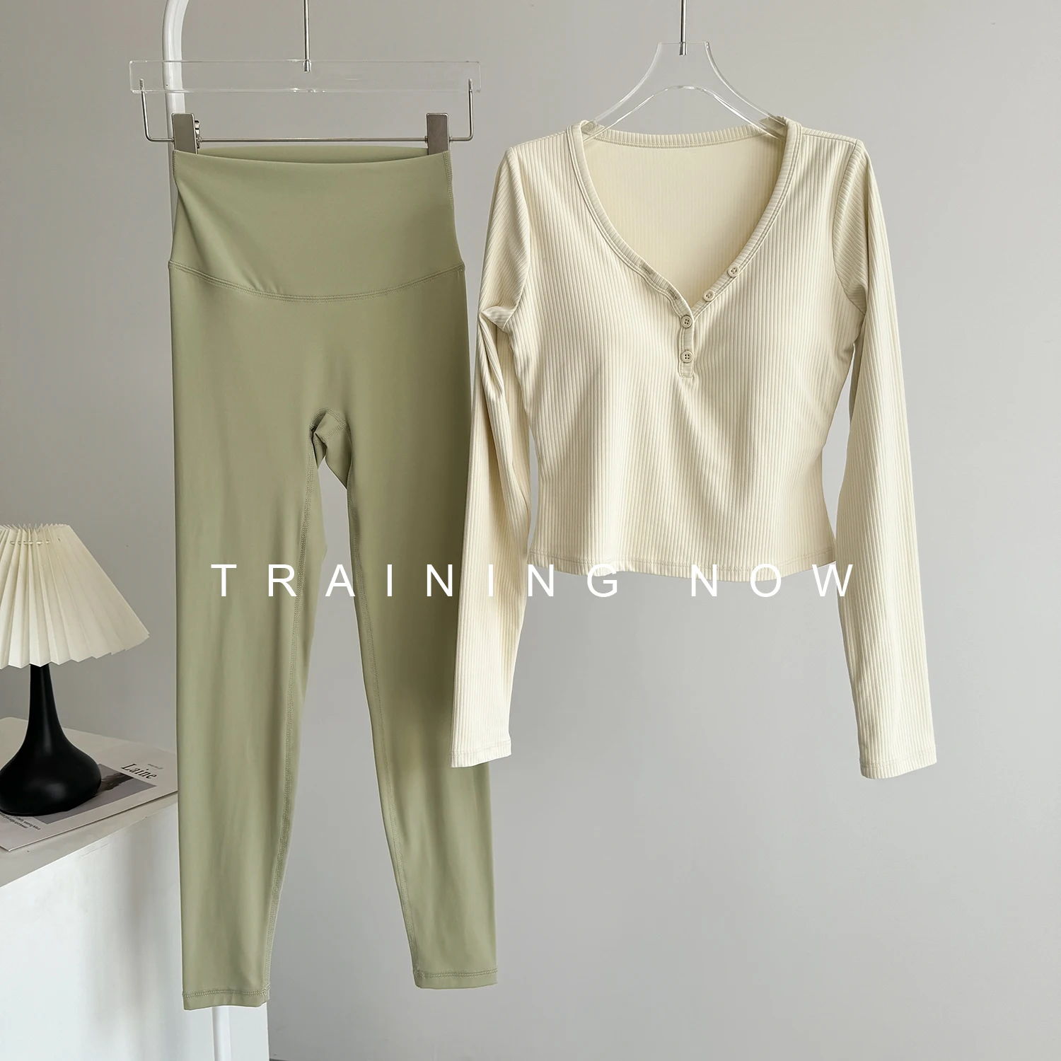 

Yoga clothing suit for women in fall high-end professional gym training morning running clothing high-waisted butt-lifting