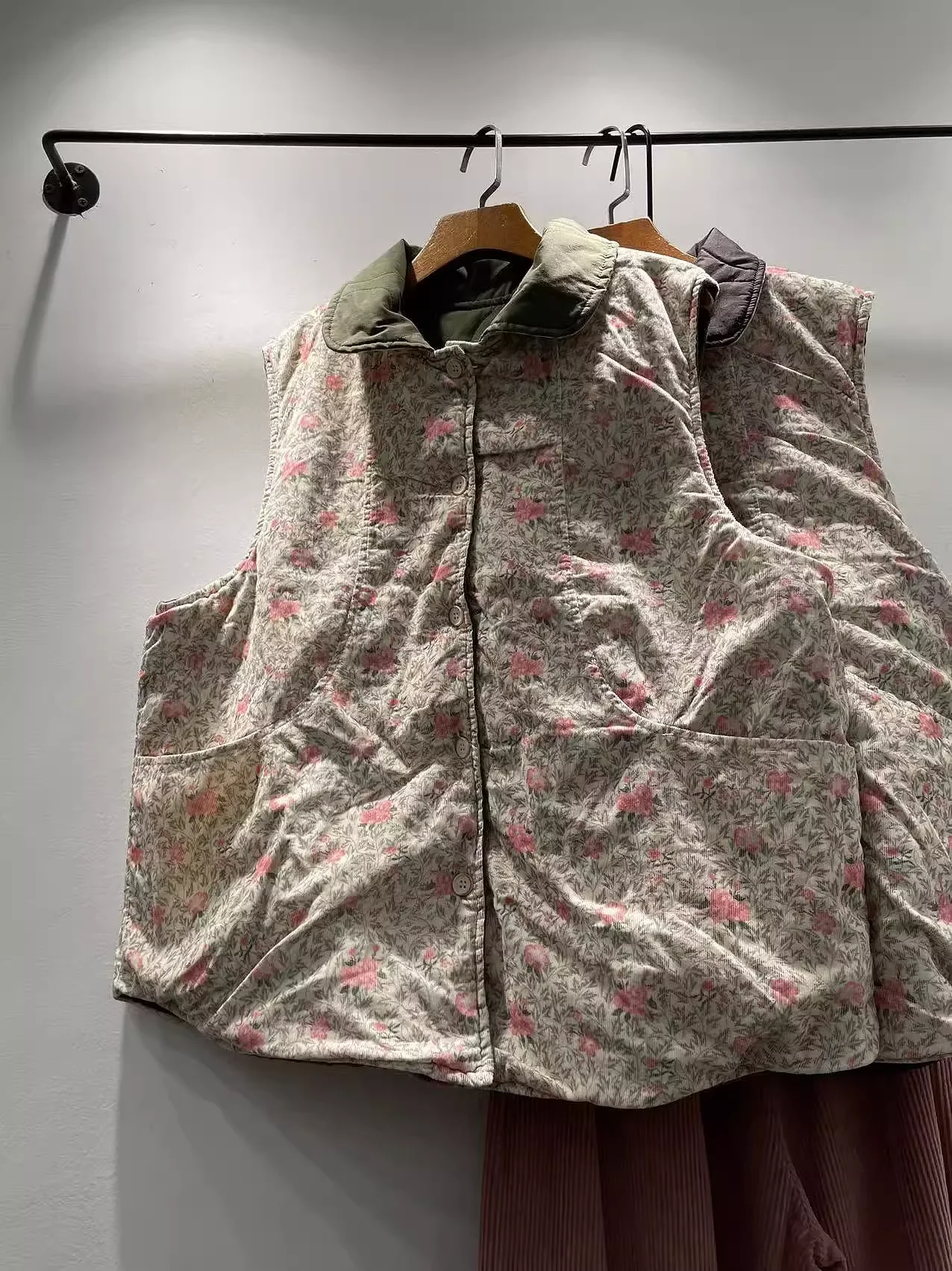 

2026 стиль Mori Girl, стеганый жилет из 100% хлопка с принтом для женщин, осень-зима, винтажная теплая толстая двусторонняя куртка без рукавов