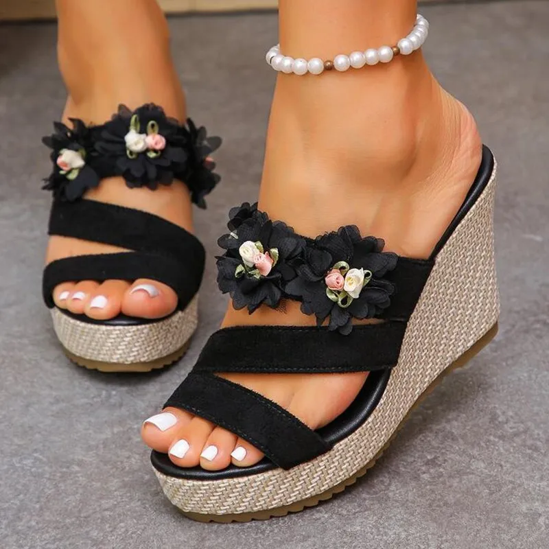 

2026 Flower Decoration Wedge Slippers Woman Fashion Comfortable Platform Sandals Women Summer Lightweight Casual Beach Slides