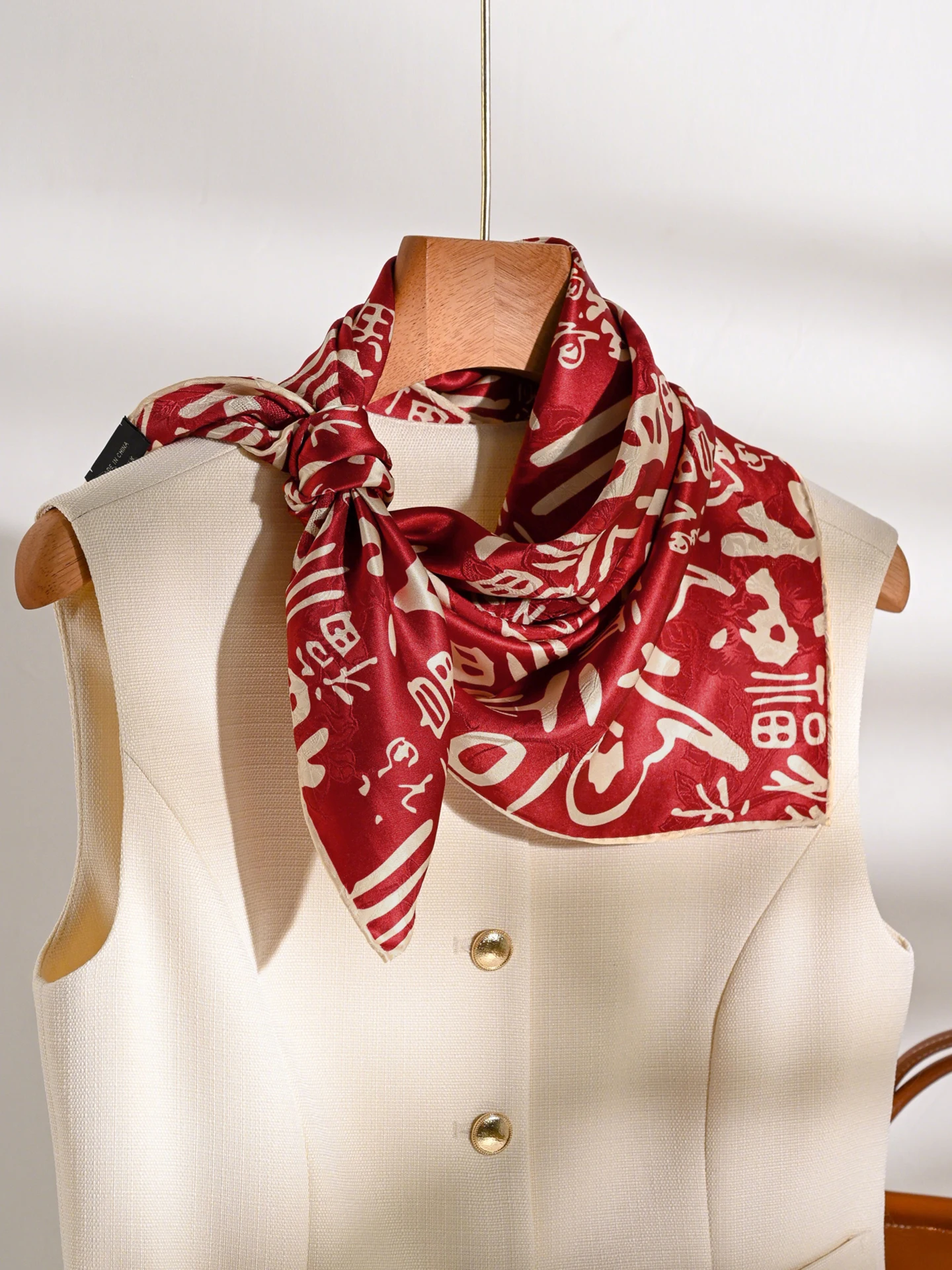 Echarpe-en-soie-haut-de-gamme-motif-porte-bonheur-rouge-carree-pour-femme-annee-du-zodiaque-chinois-cadeau-pour-maman-et-grand-mere