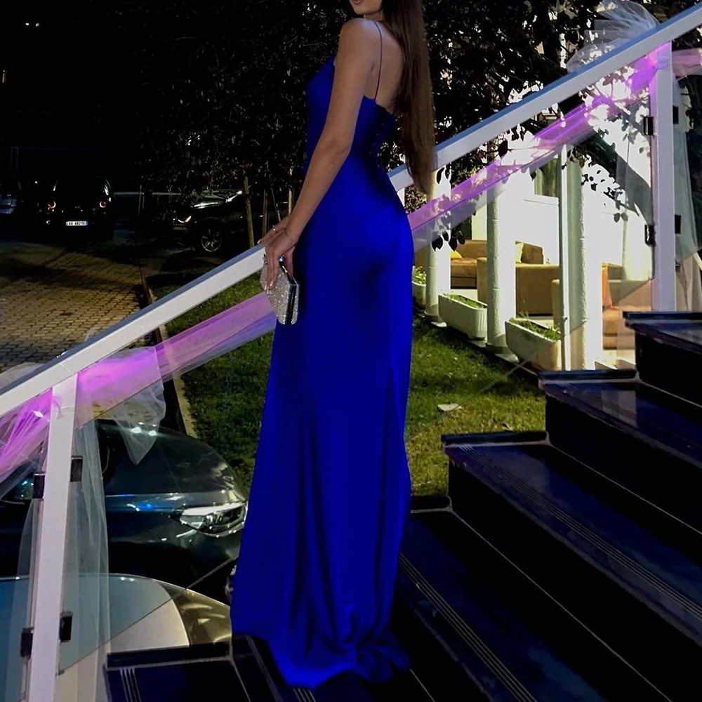 Crystal Flowers Court Train Rechte Kant Slit Vloerlengte Mode Avondjurk Vierkante Hals Spaghettibandjes Satijn Mouwloos