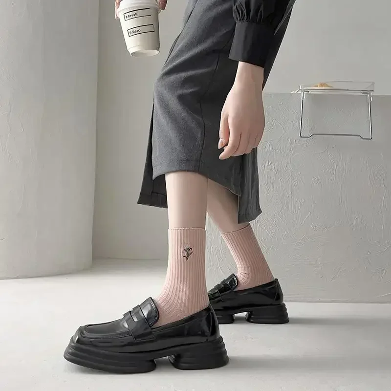Różowe skarpetki haftowany kwiat Harajuku Retro Vintage damskie skarpetki College Style licealistki japońskie Kawaii śliczne długie skarpetki — zdjęcie 5