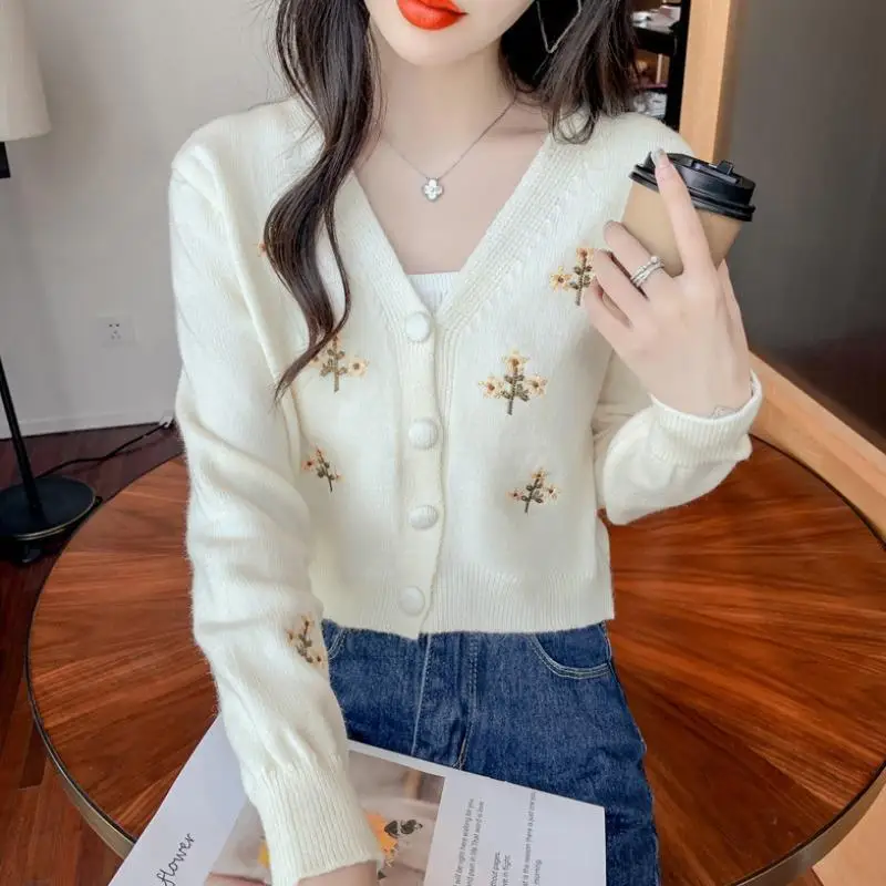 French 2024 Women's Spring Autumn New Spliced V-neck Button Embroidered Fashion Solid Minimalist Casual Long Sleeve Knitted Top