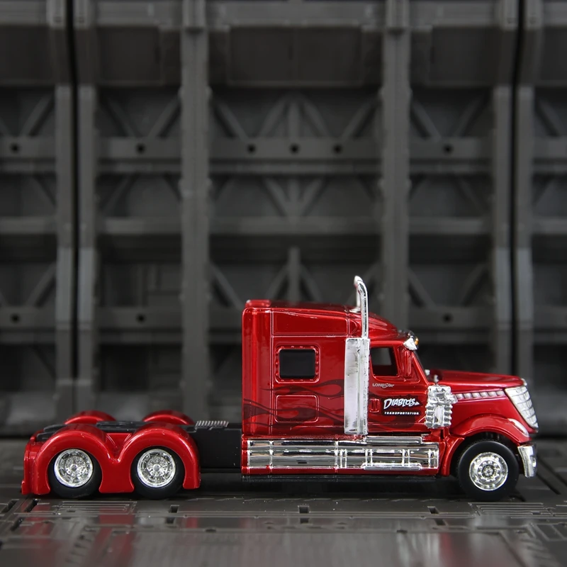 

Модель грузовика Maisto 1:64 International Lonestar, американский тяжелый грузовик с прицепом, из сплава, для коллекционирования.