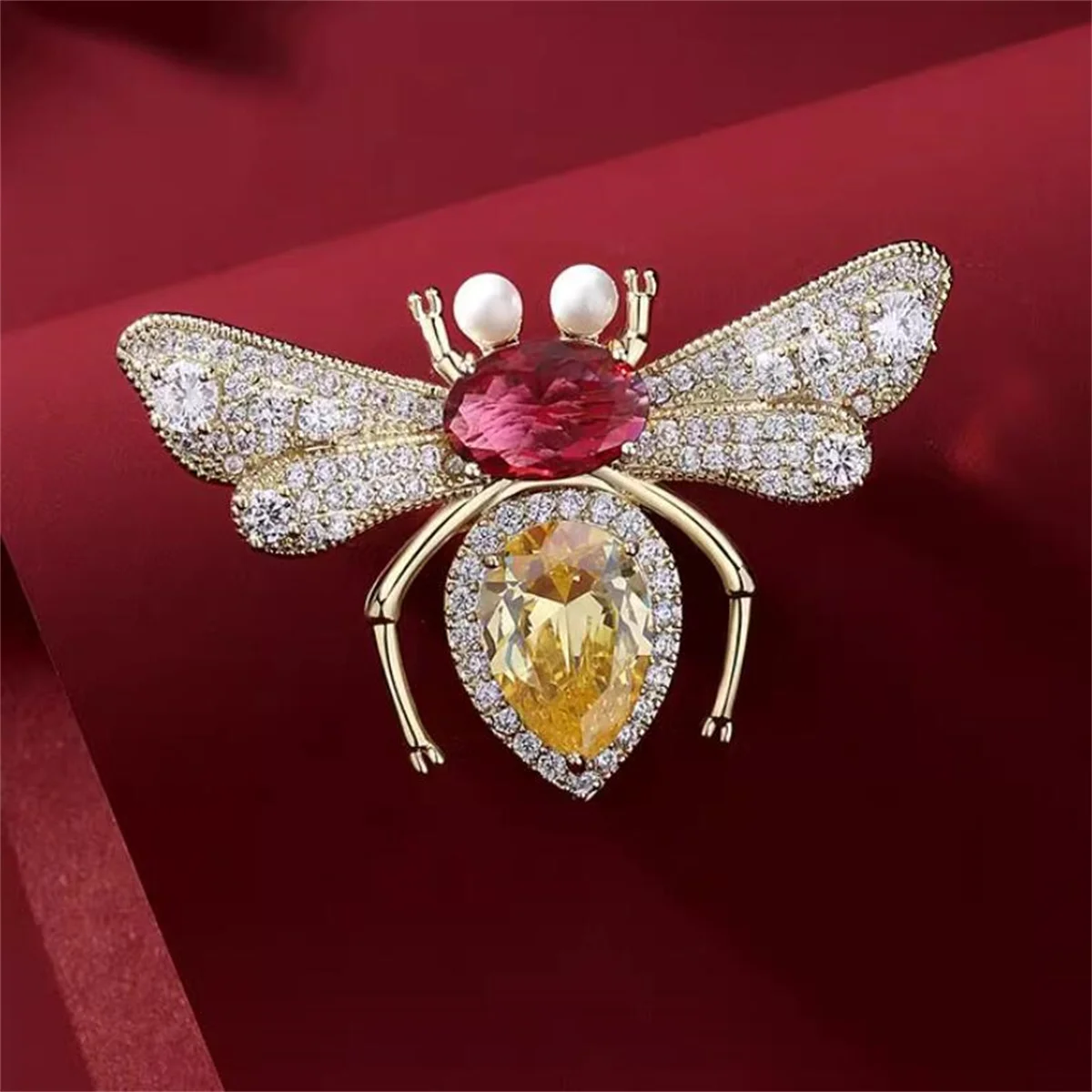 1Pc Sparkling Bee Brooch Exquisite Luxury Charm Colorful Charm Jewelry Birthday Party Banquet Fashion Week Accessories Gifts