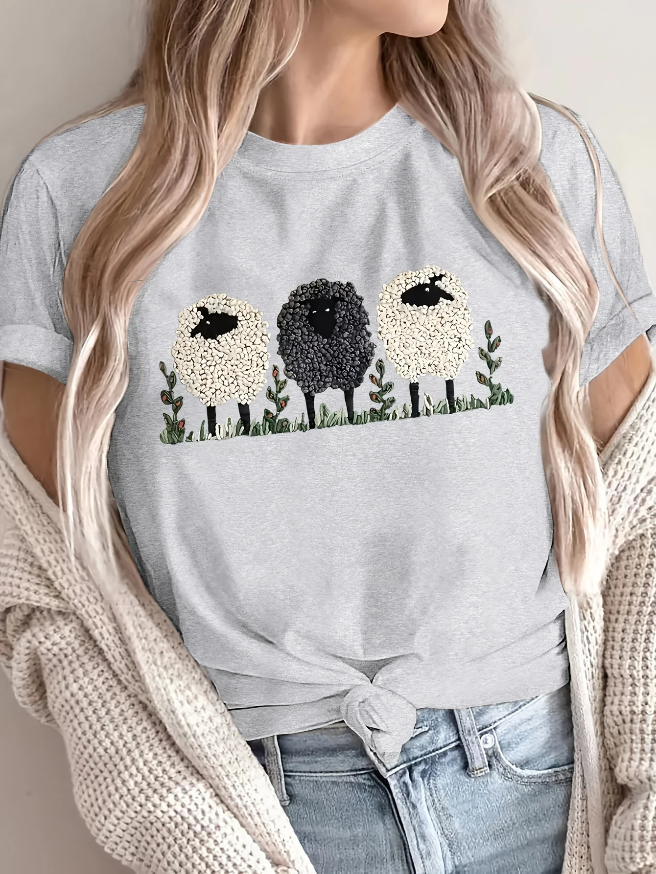 

Round Neck Breathable Fabric Fashionable Top Women's Casual Short Sleeve T-Shirt with Sheep Print