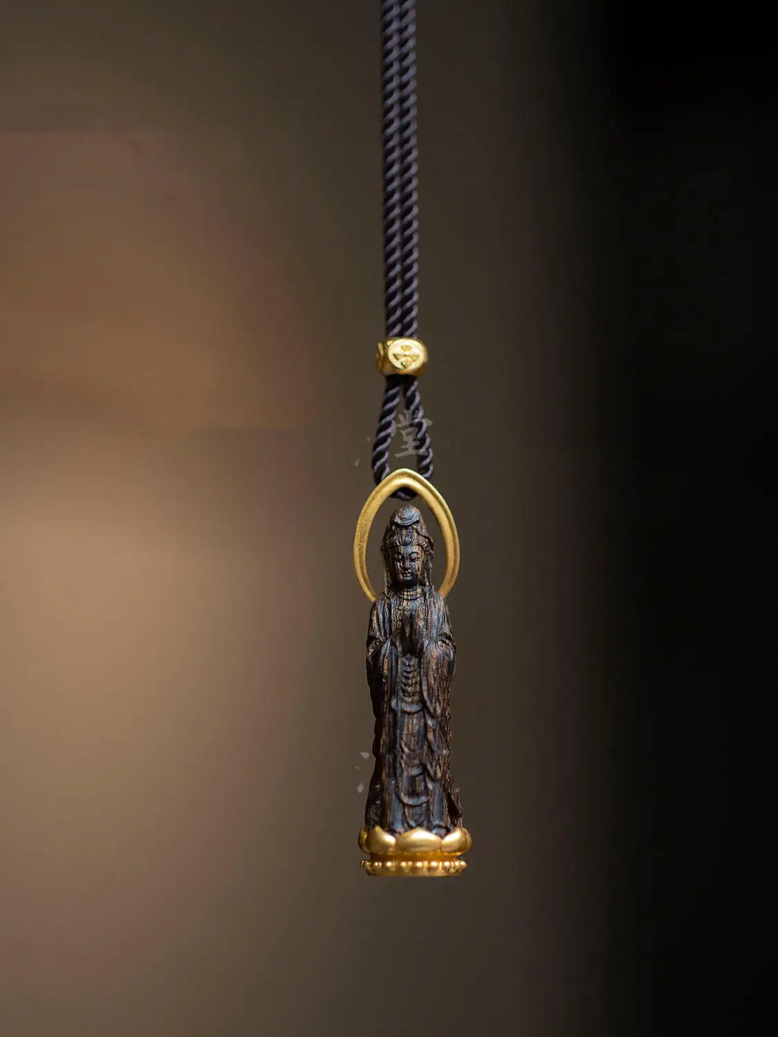 Chinese Antique Necklace Vintage Wood Carving Guanyin Portable Buddha Prayer Luck Ethnic Simple All-match Pendant Wooden Jewelry