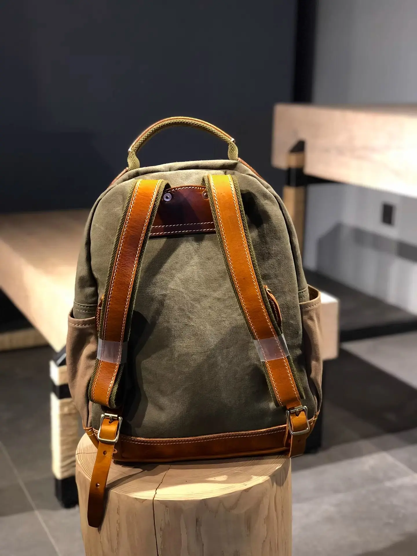 حقيبة ظهر كاجوال للرجال والنساء مصنوعة يدويًا من الجلد من الطبقة الأولى مصنوعة يدويًا من القماش الكتاني لعطلة نهاية الأسبوع الفاخرة لتسلق الجبال