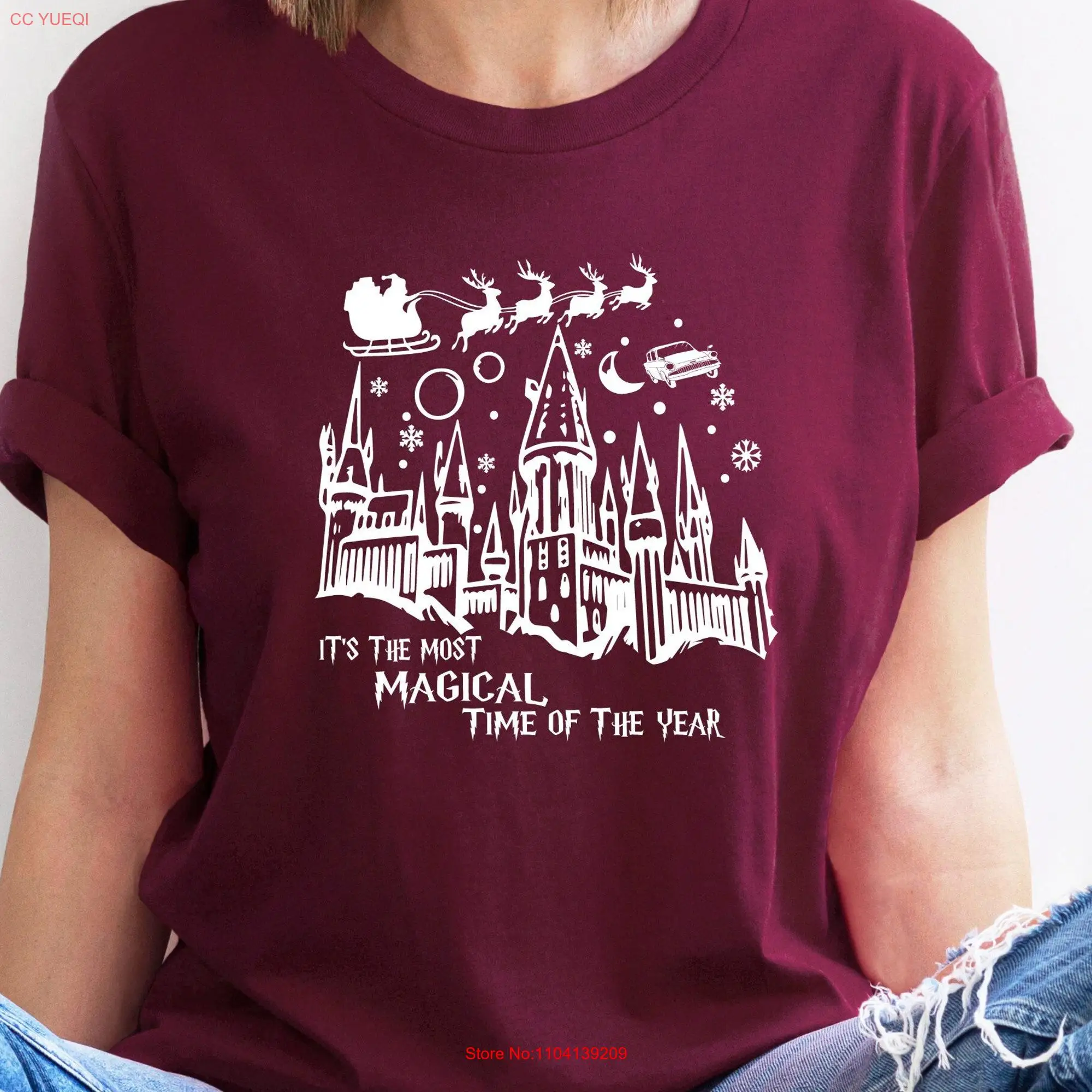 Camiseta de manga larga o corta con estampado de mago navideño, camisa Universal de estudios para fiesta familiar, el tiempo más mágico del año, 2024