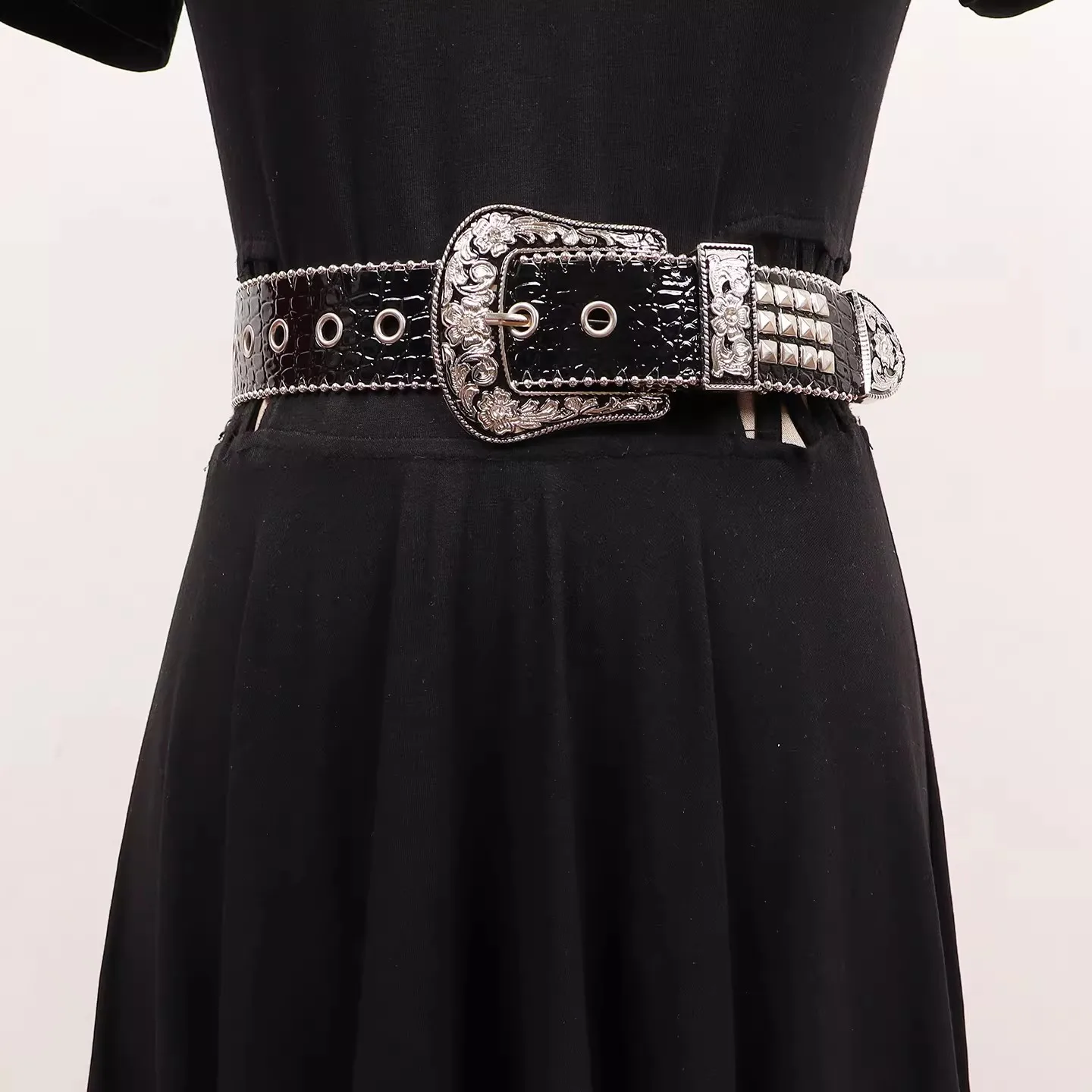 

Women's Vintage Patent PU Leather Rivet Punk Cummerbunds Female Dress Corsets Waistband Belts Decoration Wide Belt R2698