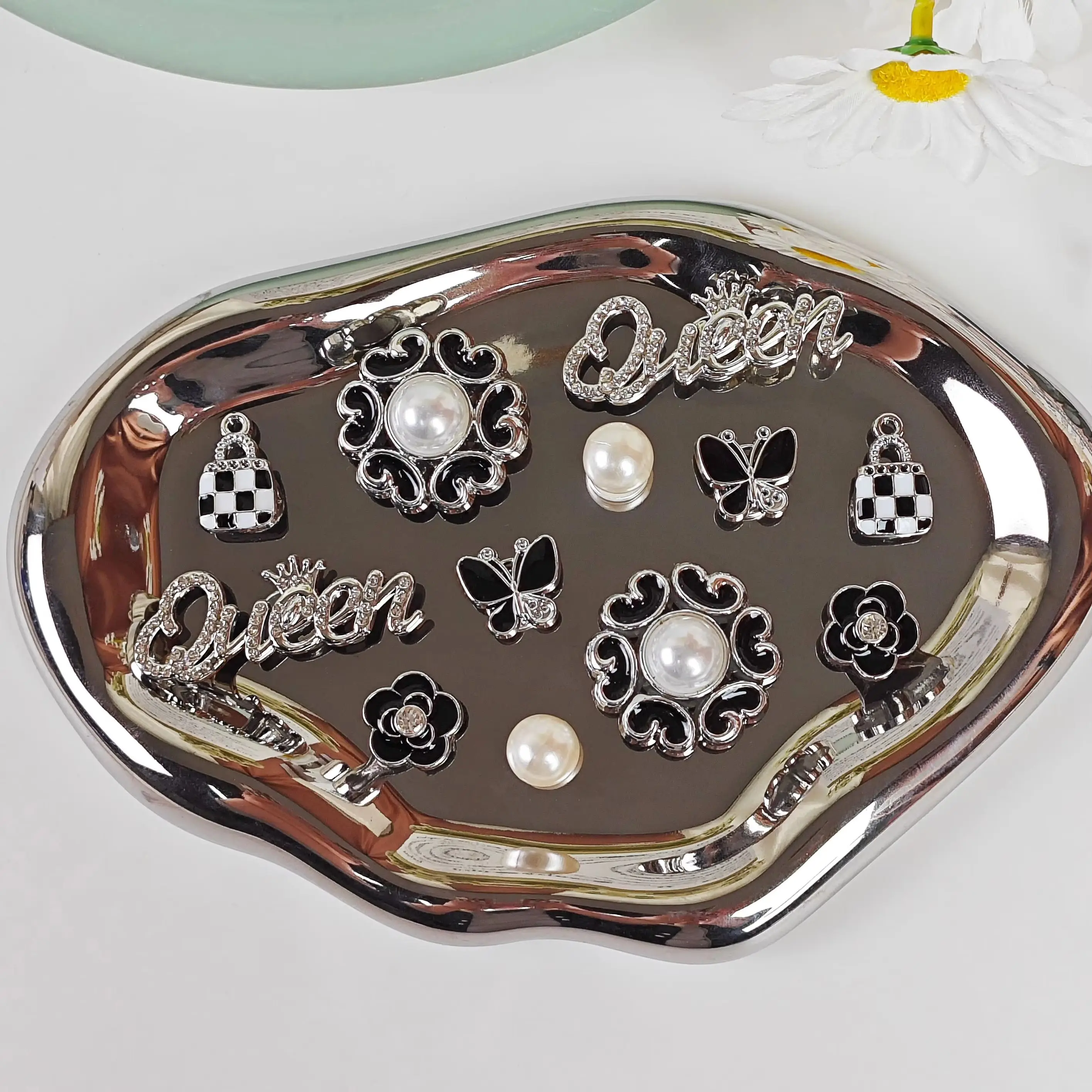 12Pcs DIY Shoe Decoration Charms Shiny Letters, Flowers, Butterflies, Bag Decoration Clips, Non-Metal Lightweight Material, Y2K Fashion Versatile Cute Personality Accessories for Men and Women, Suitable for Eva Beach Shoes, Sandals, Removable Shoe Decoration, Holiday Gift