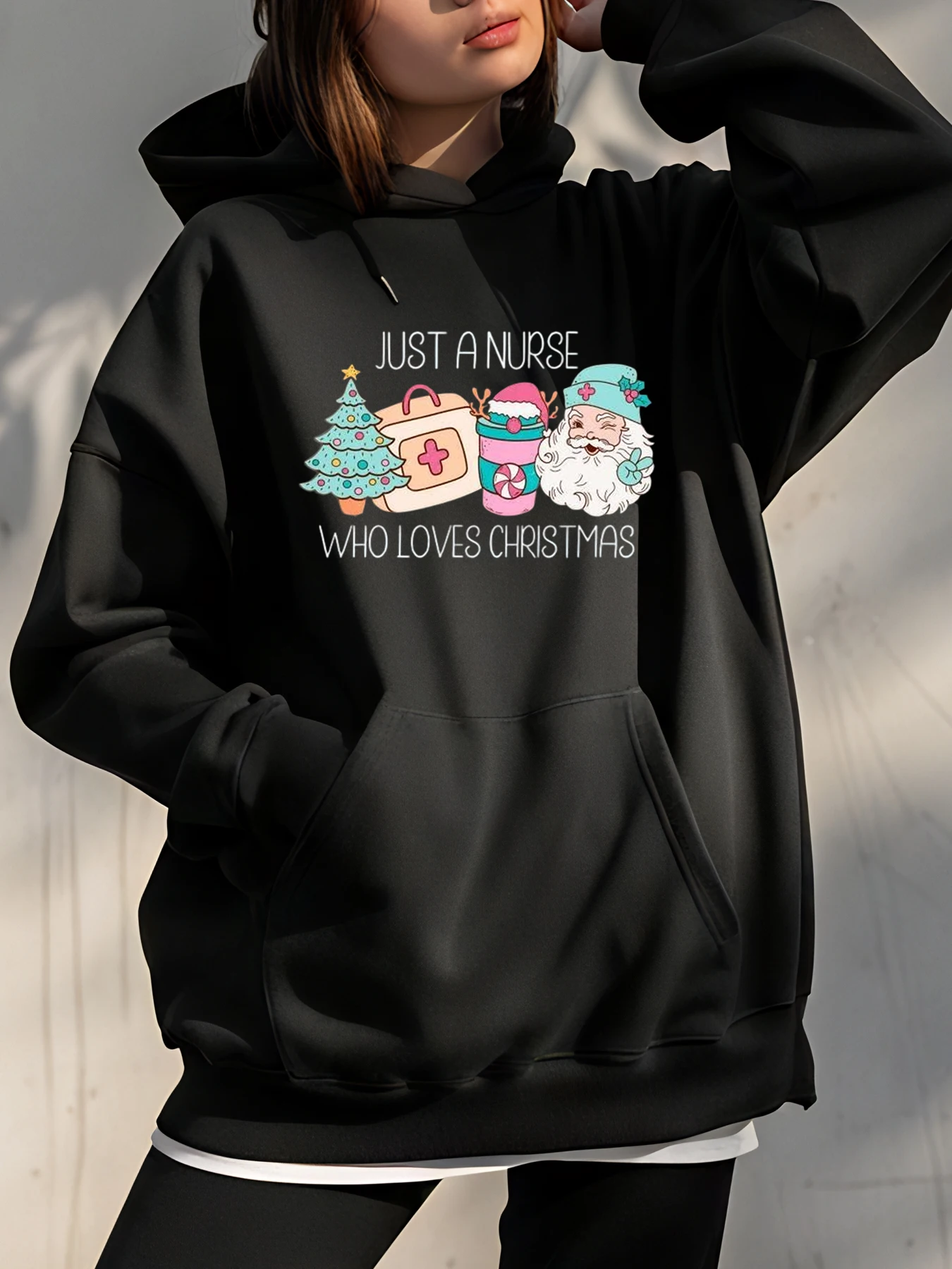 크리스마스 간호사 후드티, 축제적인 트리 의료 가방과 산타 디자인으로 휴일 시즌 착용에 적합
