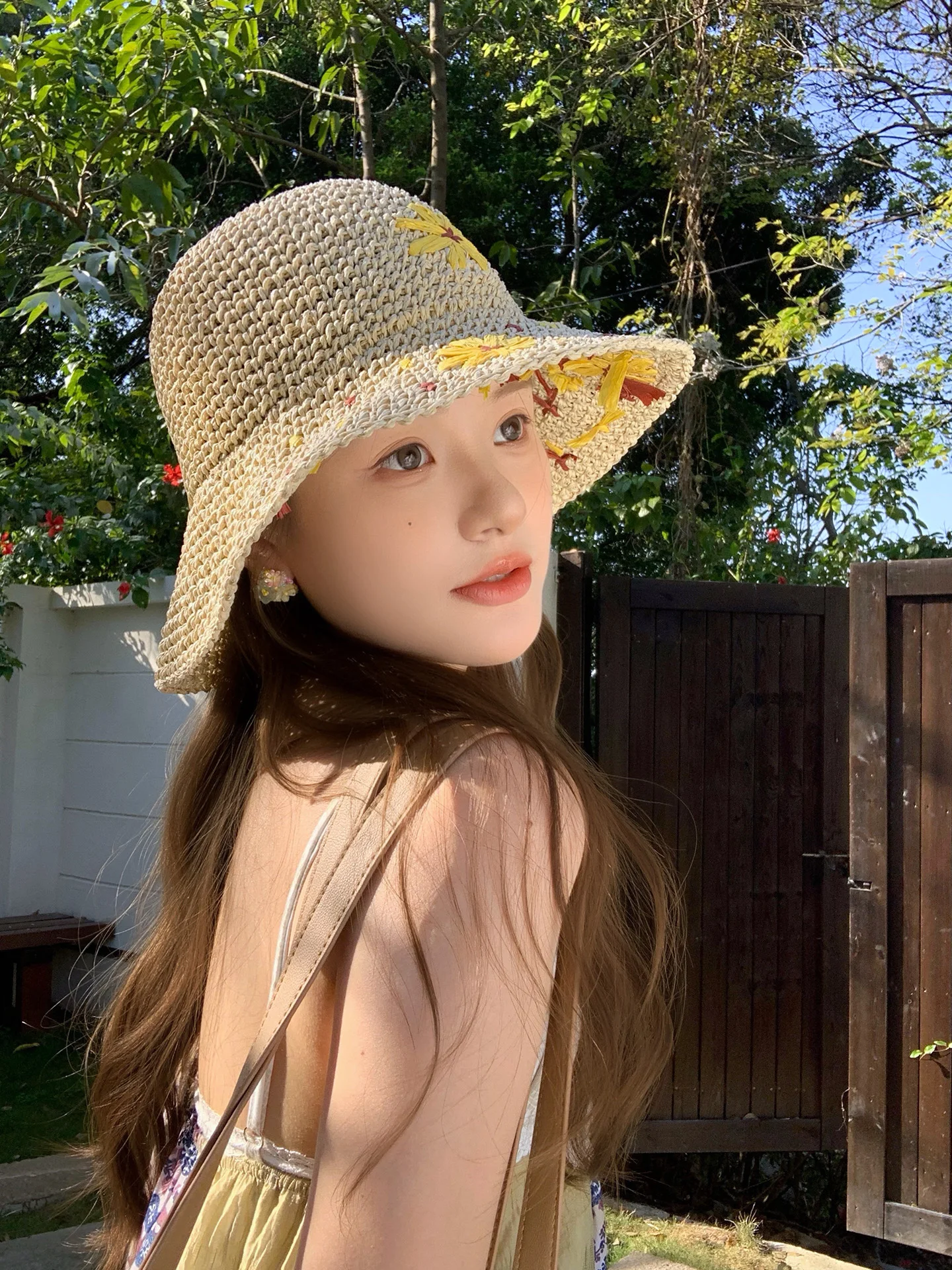 Korean Style Handwoven Daisy Straw Hat Women's Summer Beach Vacation Large Brim Sunshade Fisherman Hat Adjustable round Top