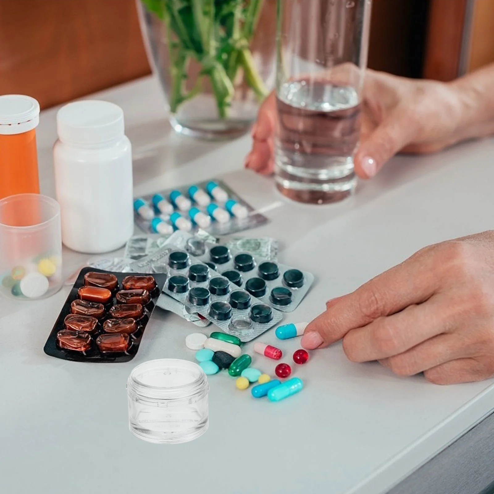 

Набор из 7 вращающихся прозрачных контейнеров для лекарств с цветным дизайном, портативный органайзер для хранения аксессуаров и таблеток