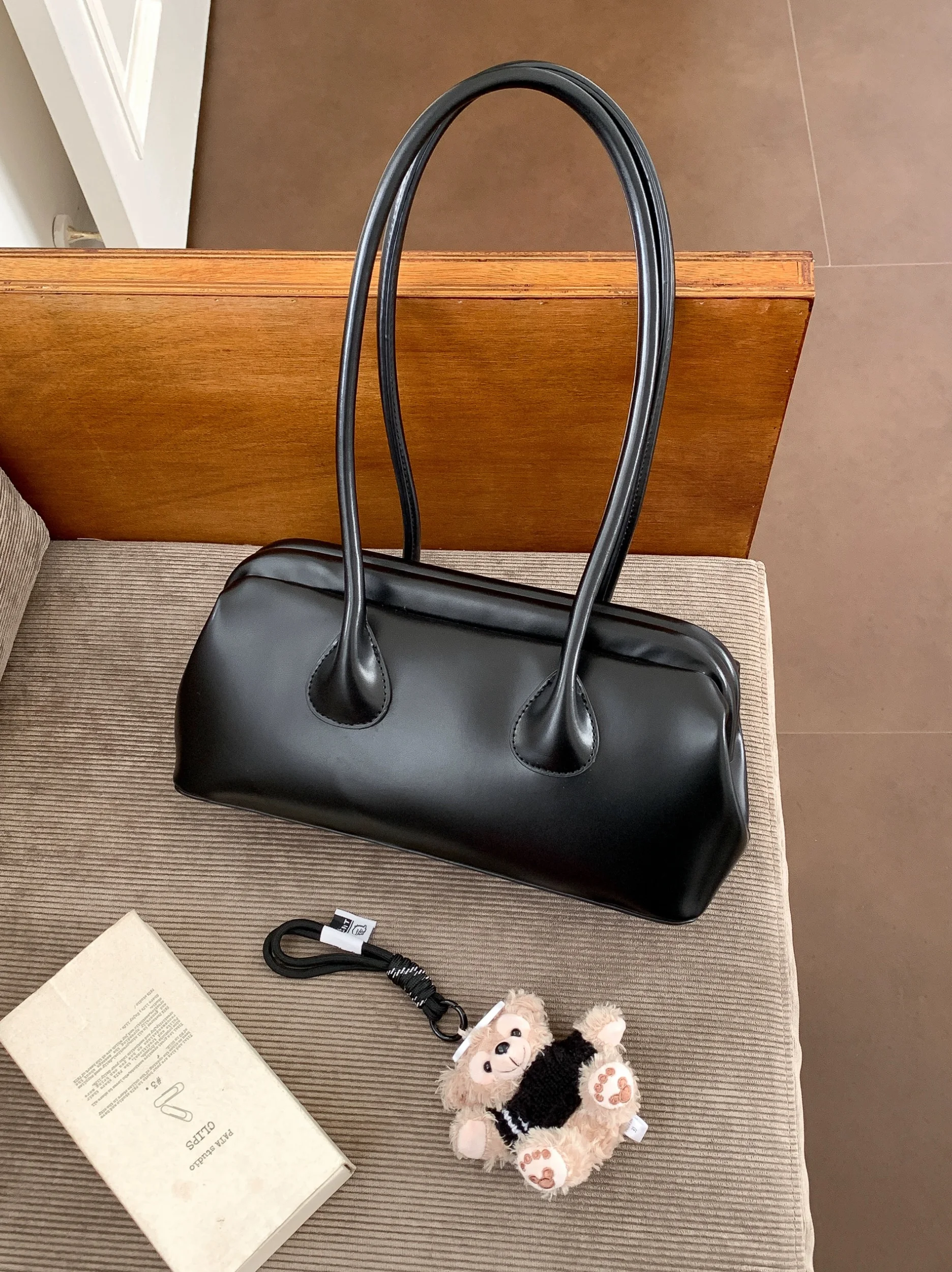 حقيبة كتف جلدية ناعمة كبيرة السعة عالية الجودة للاستخدام اليومي على الطراز الكوري العصري