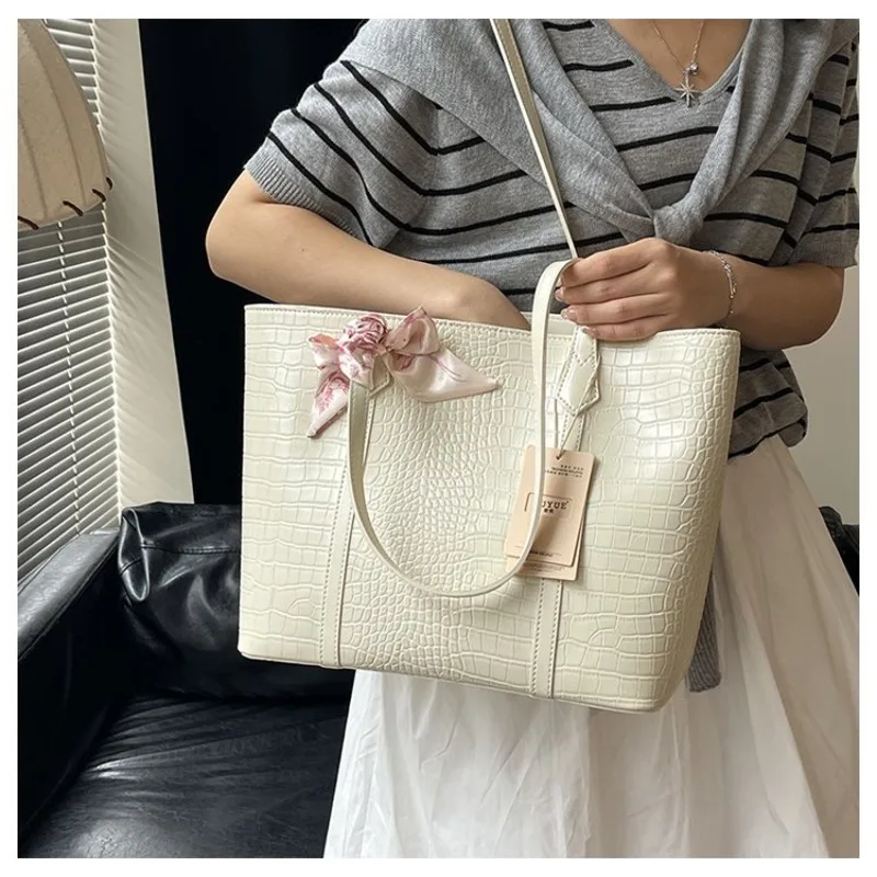 fashionable-original-diaper-bag-leather-ladies-shoulder-bag-stylish-vintage-high-end-casual-simple-trendy-commuter-purse