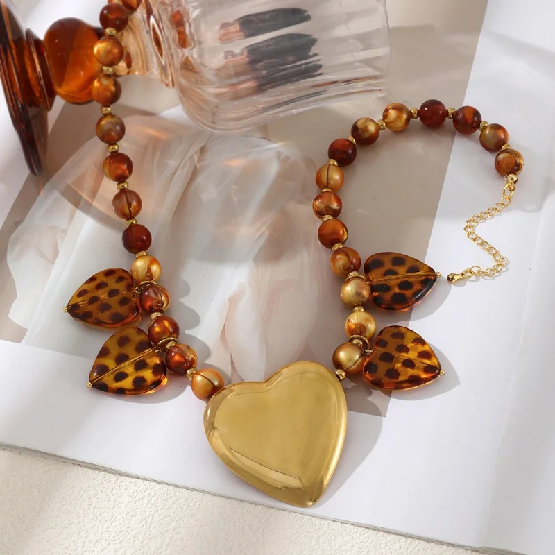 Leopard Patterned Heart-shaped Caramel Brown Bead Necklace, Maillard Retro Style, Autumn and Winter Accessories