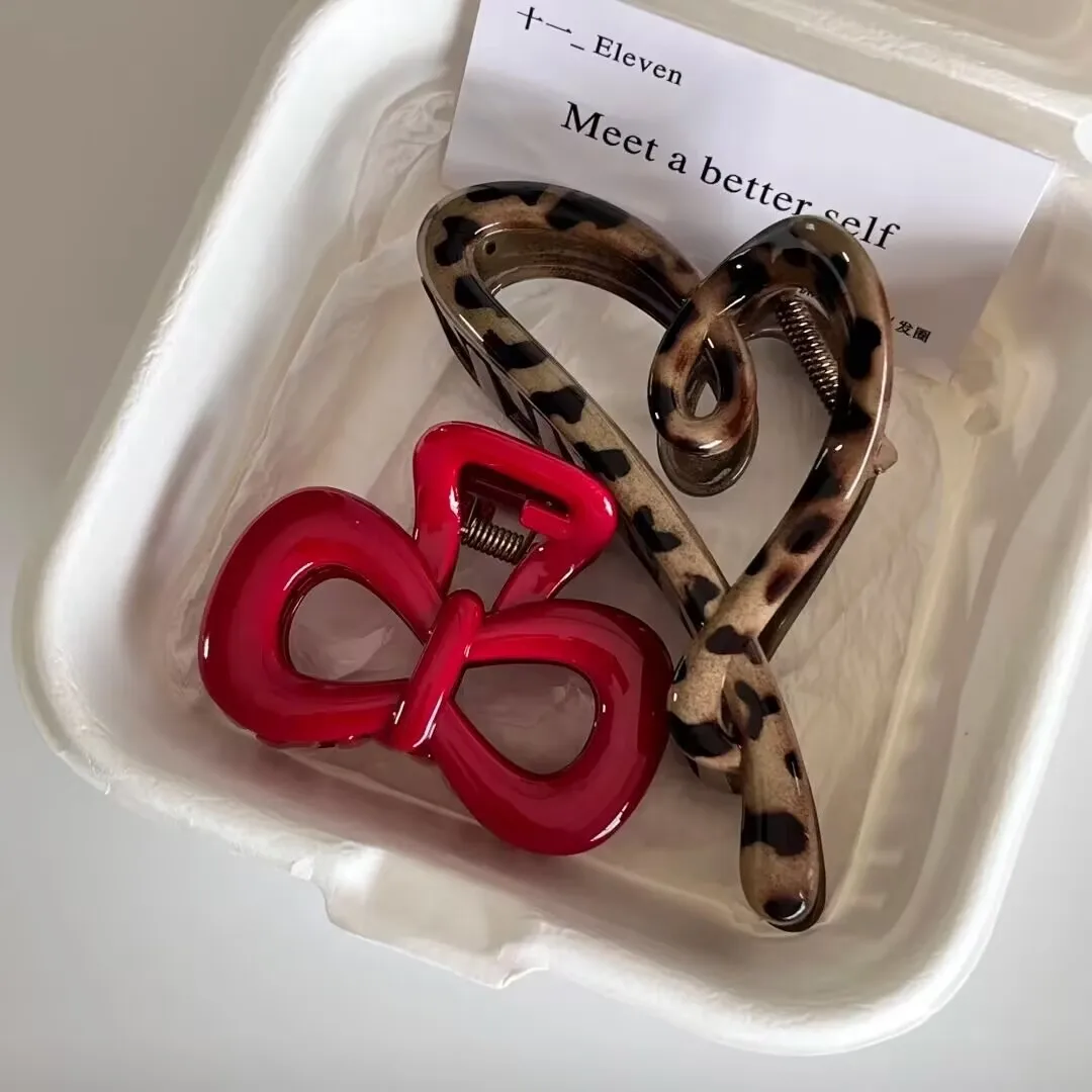 

Набор из 4 заколок для волос в случайном стиле: изогнутые заколки с леопардовым принтом и в форме банта, модные заколки-крабы, универсальный подарок на каждый день, стильные заколки-крабы для прически «полупучок».