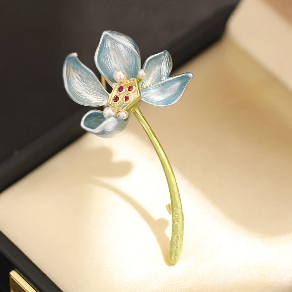 Lotus Flower Brooches for Women Gold Plated Elegant High-End Suit Coat Pin Buckle Corsage Fashion Accessories