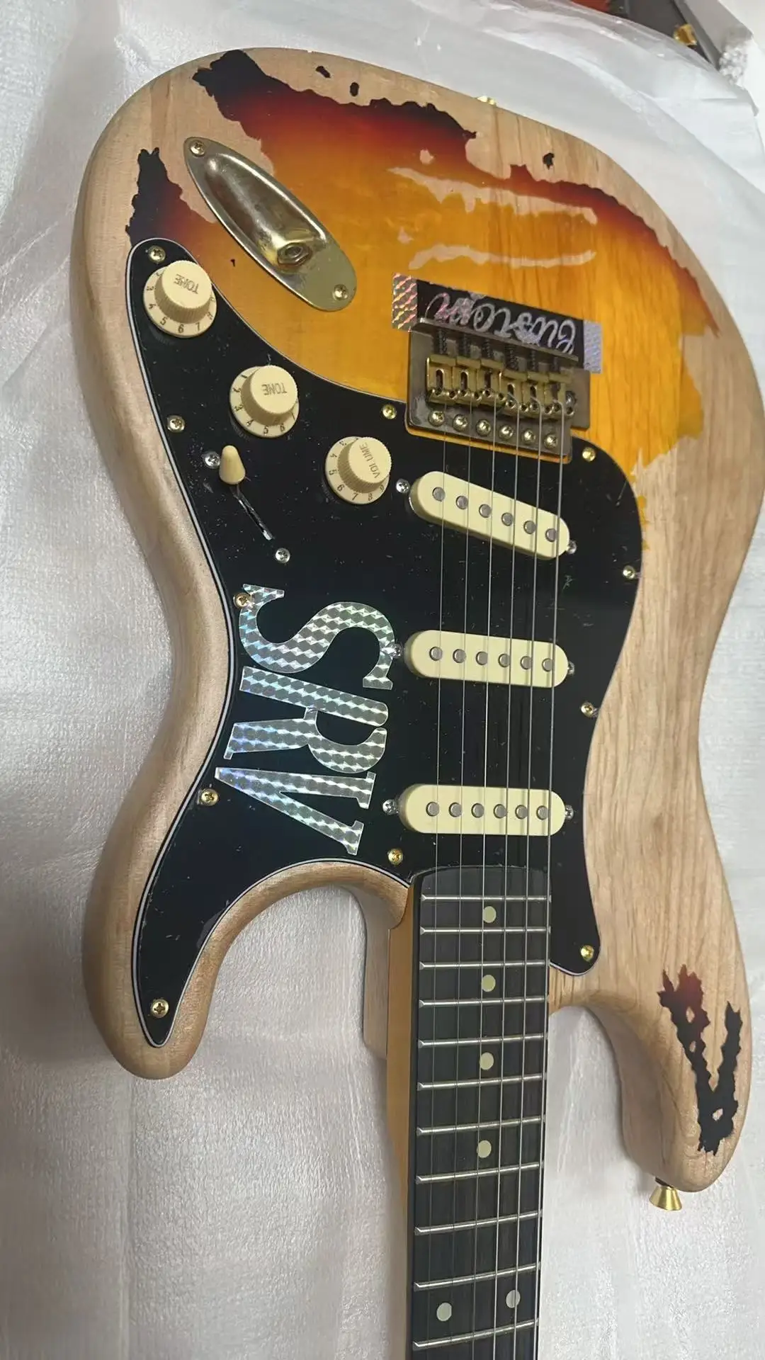 

2026 hot new 6-string Pink Maple Neck ASH Wood Body Black Pickguards Guitar