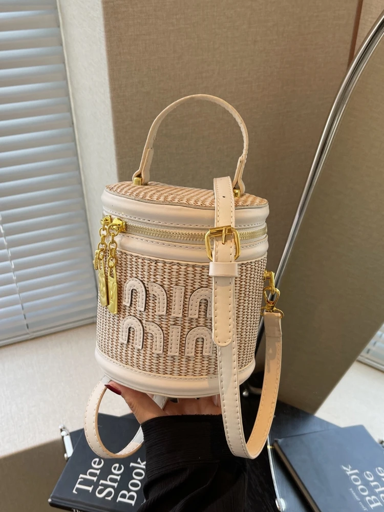 Fashion all-match portable small bag women's 2025 luxury designer new high-end one-shoulder messenger bag woven bucket bag