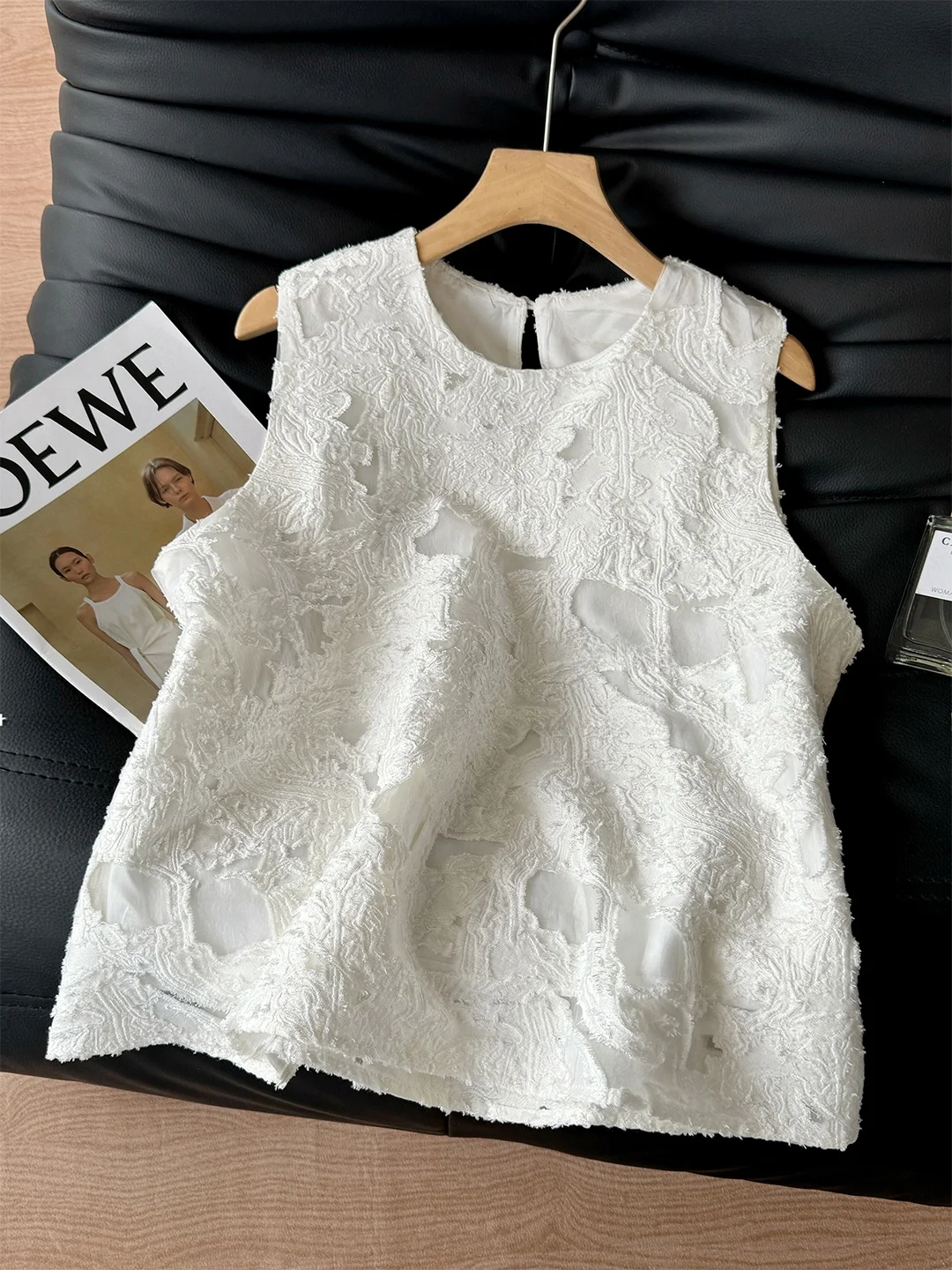 

Женский летний повседневный топ-жилет с вырезами и цветочным узором, универсальный, свободного кроя, модель 2025 года