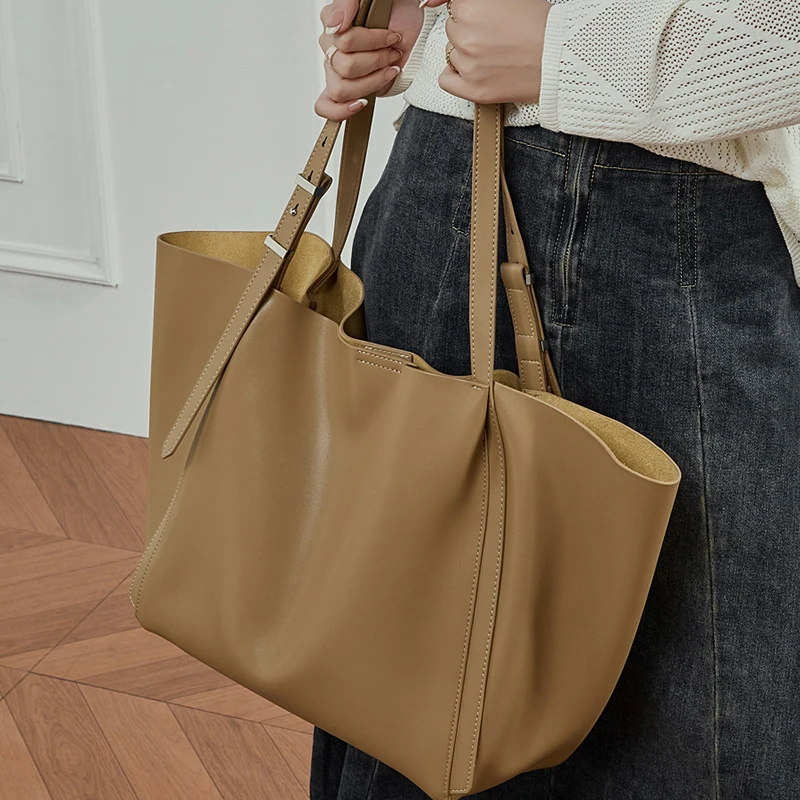 2025 New Top Grain Leather Spacious Totes Korean Style Shopping Pack Vintage Shoulder Bag Women Convertible Mommy Set Bag Trendy