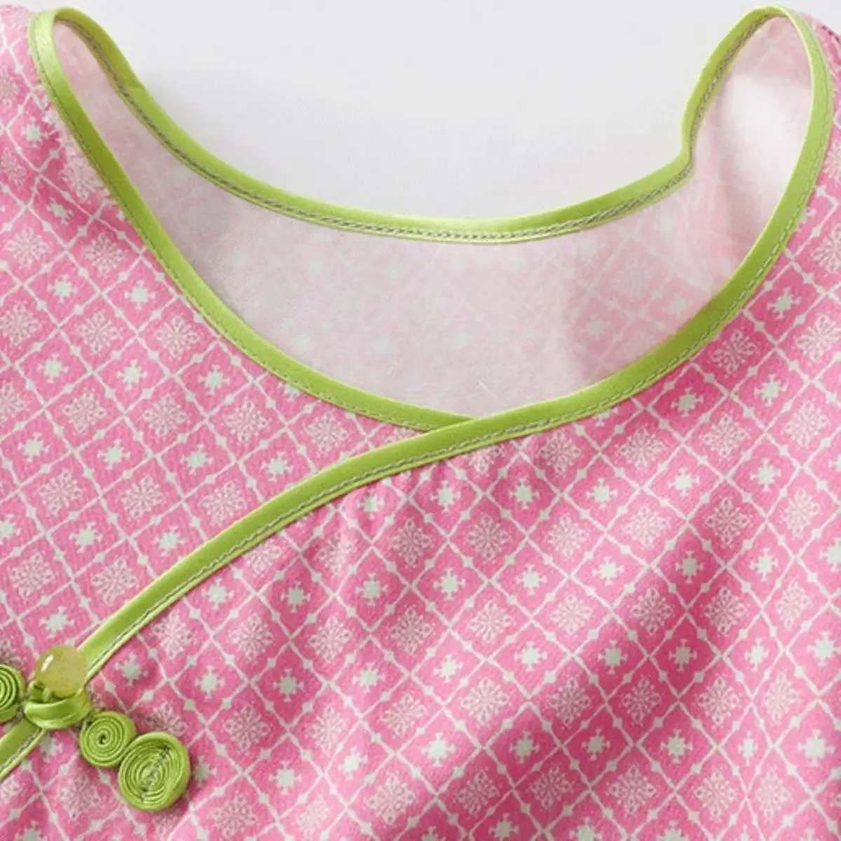 Plus-size Vintage Plaid Pajamas Spring And Autumn Chinese Plate Buckle Skin Friendly Comfortable Casual Temperament Nightgown - Image 4