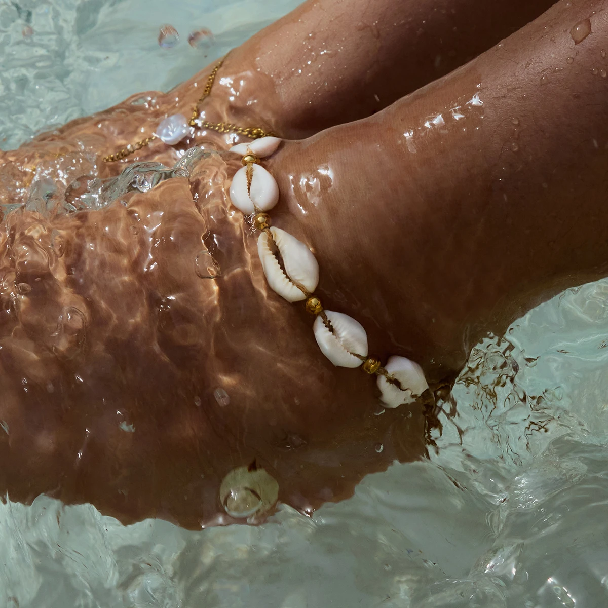 

AIKOER Fashion Holiday Style Tooth Shell Steel Bead Wax Wire Adjustable Anklet 18K Gold Color Stainless Steel Anklet Women's Jew