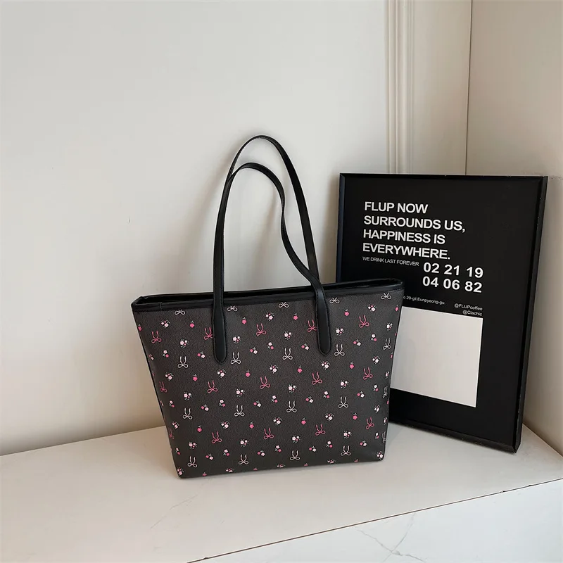 

2025 Little Fresh Women's Lightweight Tote Bag New Fashionable High Beauty Versatile Commuter Single Shoulder Handbag