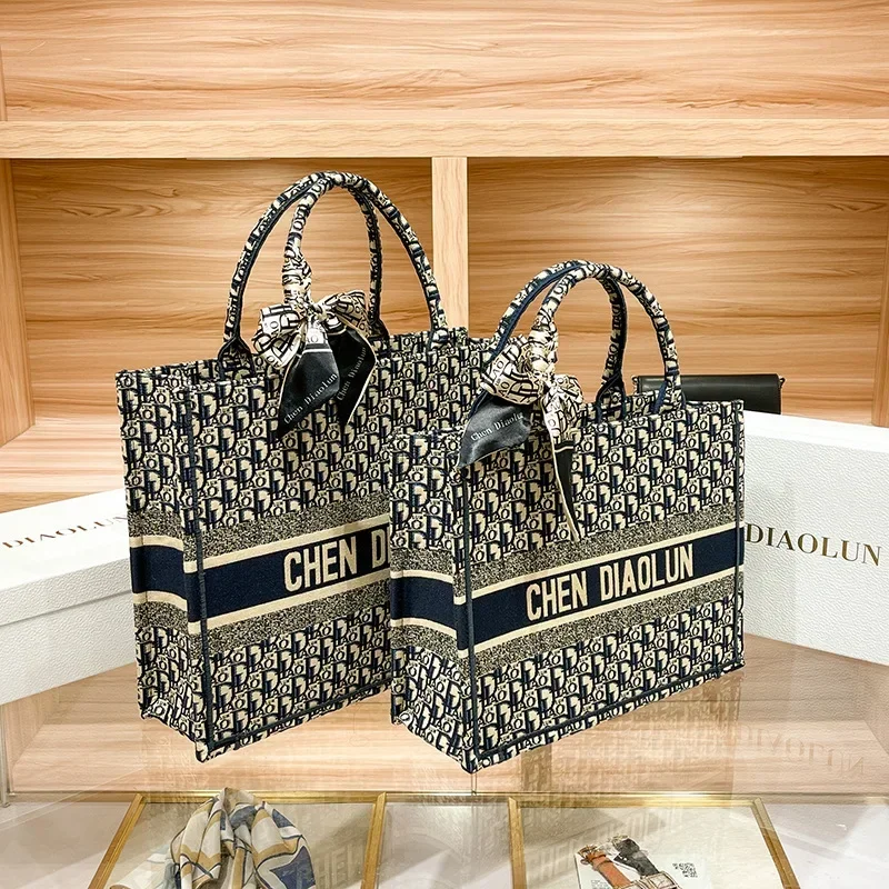 Bolsa de ombro bordada para mulheres, grande capacidade, bolsas casuais, moda de luxo, bolsa designer famosa, nova, 2024