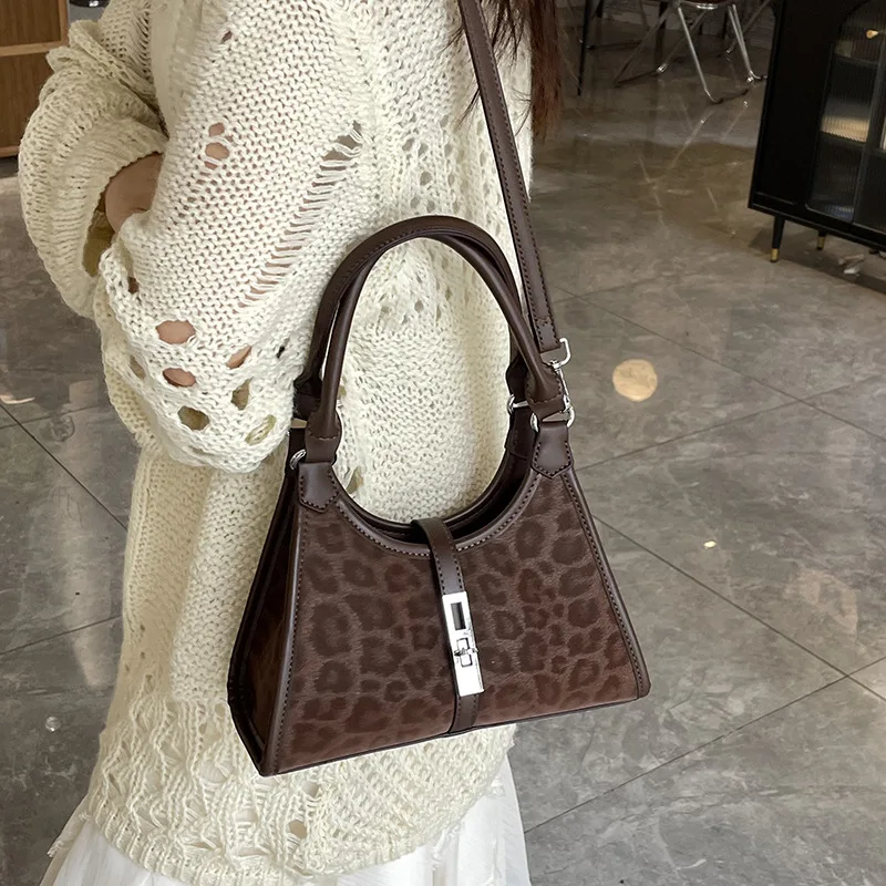 Женская сумка, нишевая качественная сумка в стиле ретро, маленькая сумочка, новая маленькая квадратная сумка с леопардовым принтом, универсальная сумка через плечо на одно плечо