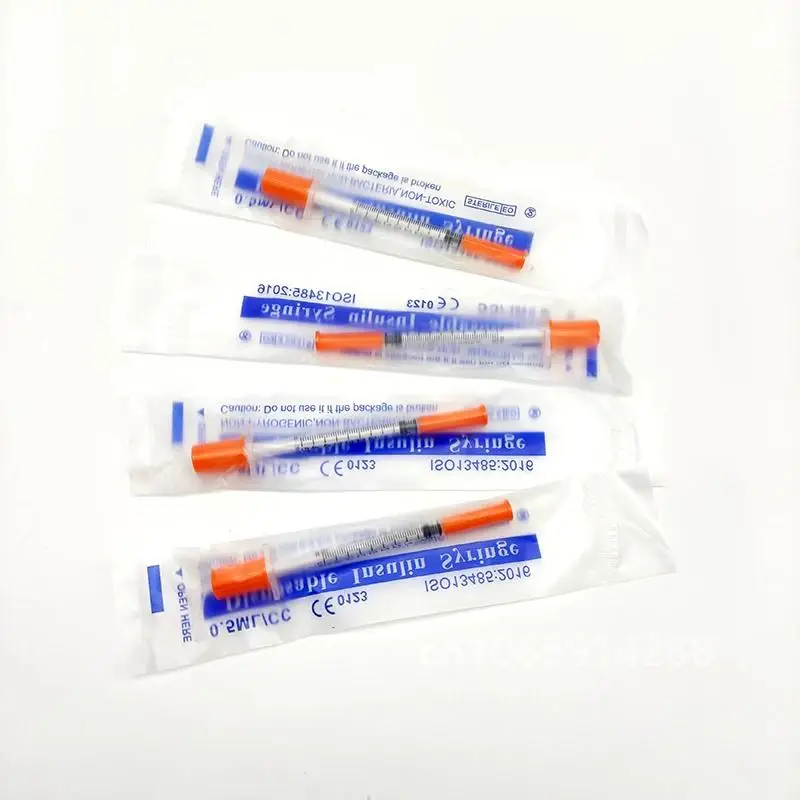 50 sztuk/partia 1ml 0.5ml 29G jednorazowa plastikowa strzykawka weterynaryjna z igłami strzykawka dla zwierząt domowych, psów i kotów — zdjęcie 3