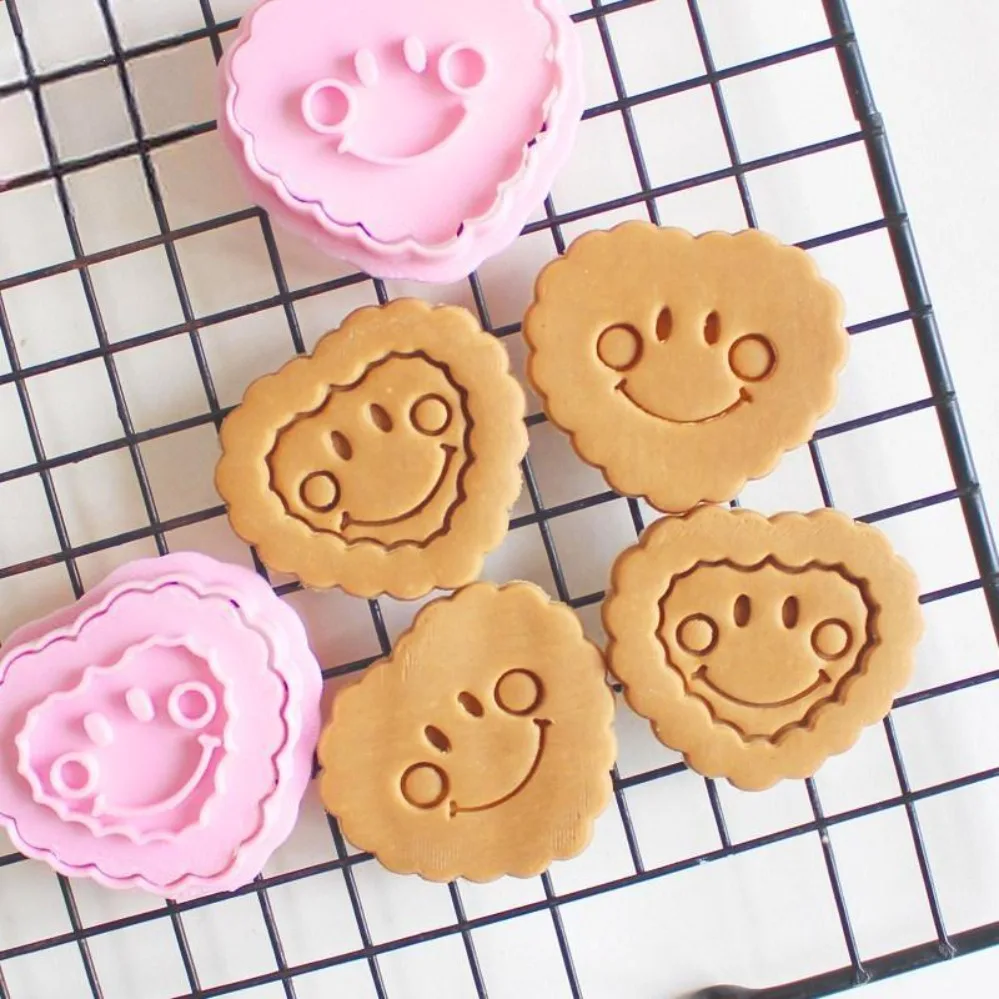 Smiley Face Cookie Cutters Biscuit Mold Stamp Kitchen Baking Pastry Bakeware Dessert Baking Supplies